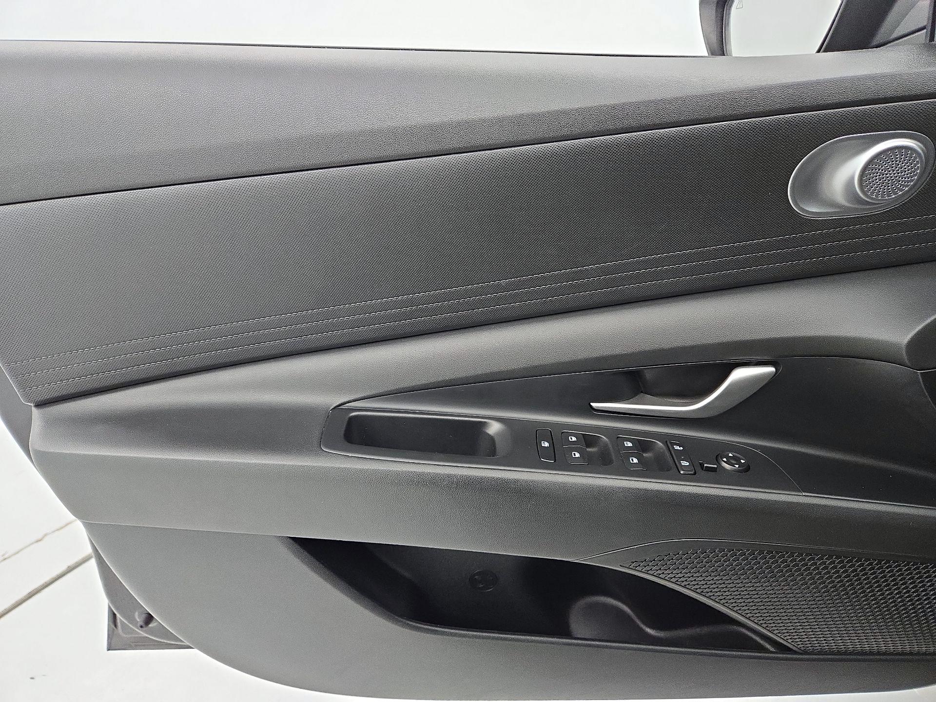 Thumbnail: 2022 Hyundai Elantra - 12