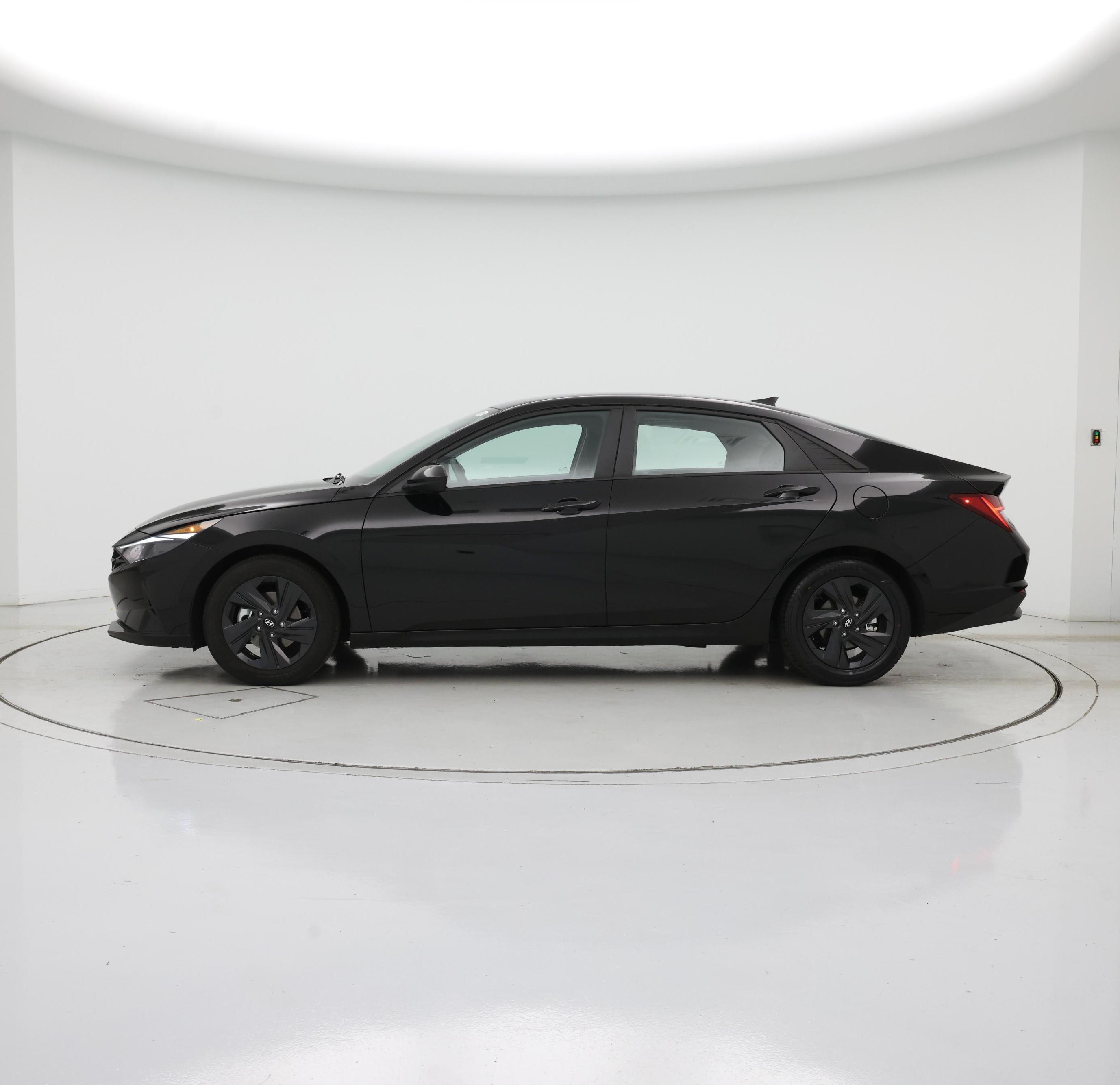 Thumbnail: 2022 Hyundai Elantra - 3