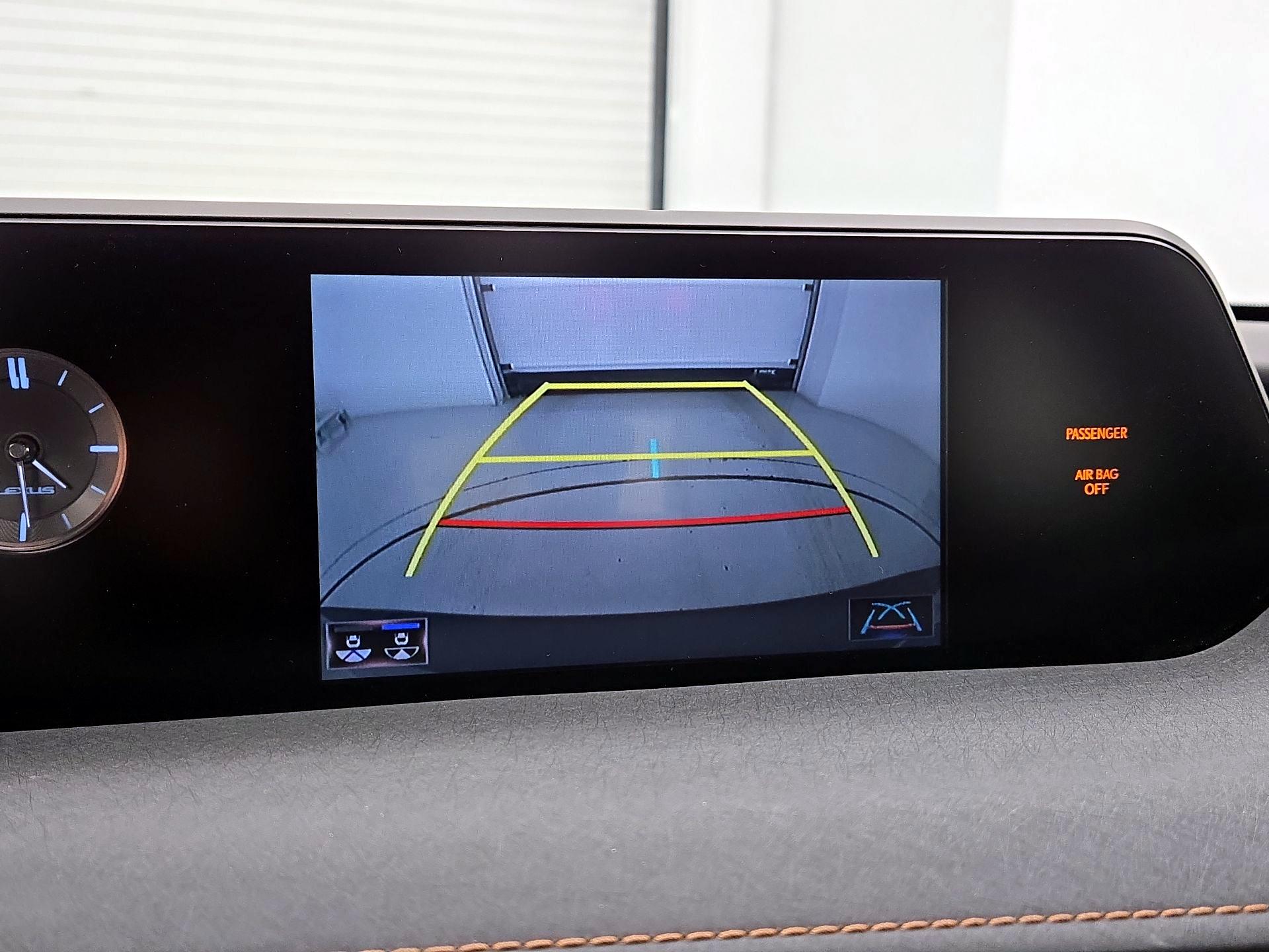 Thumbnail: 2020 Lexus UX - 14