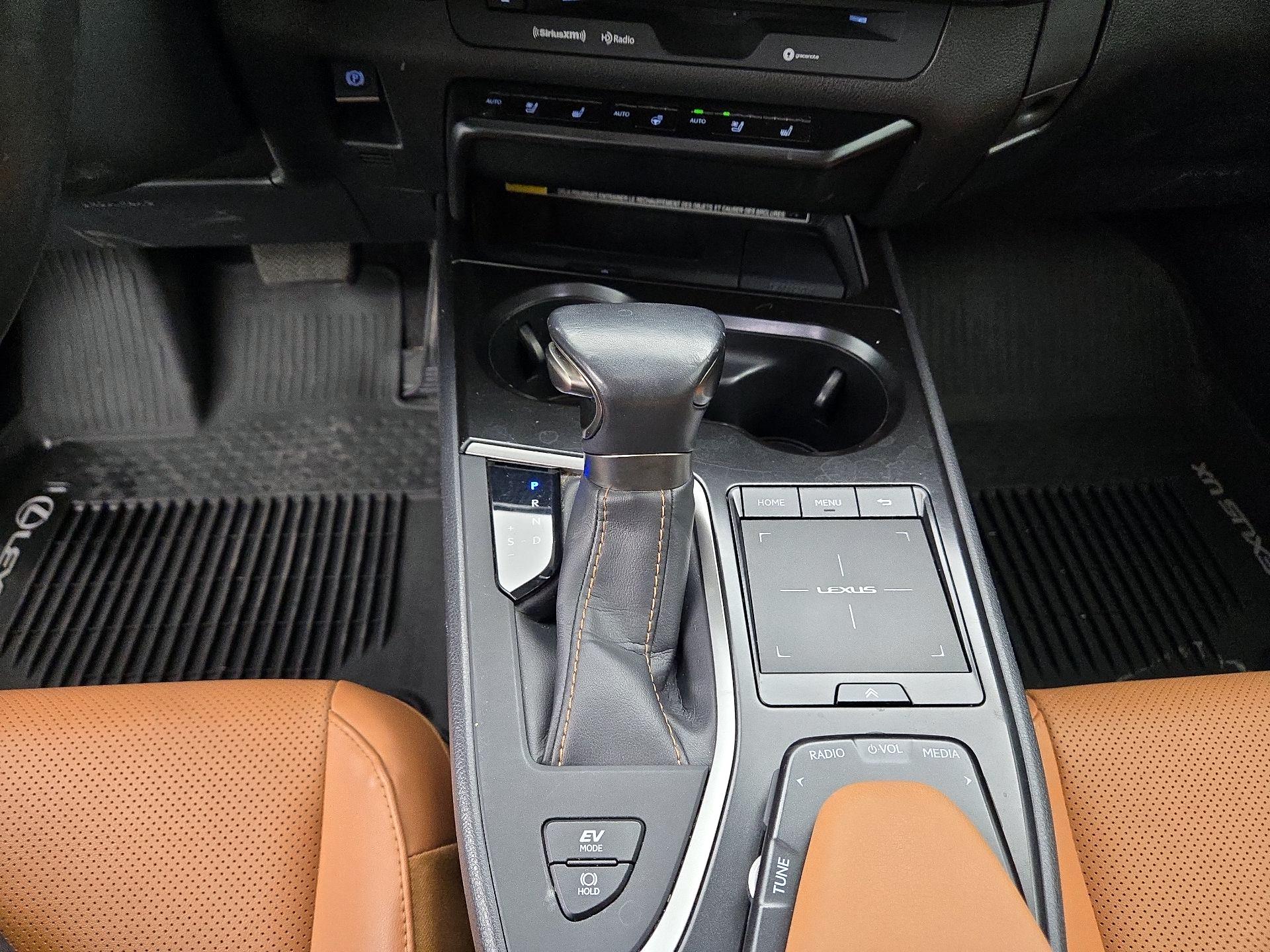 Thumbnail: 2020 Lexus UX - 17
