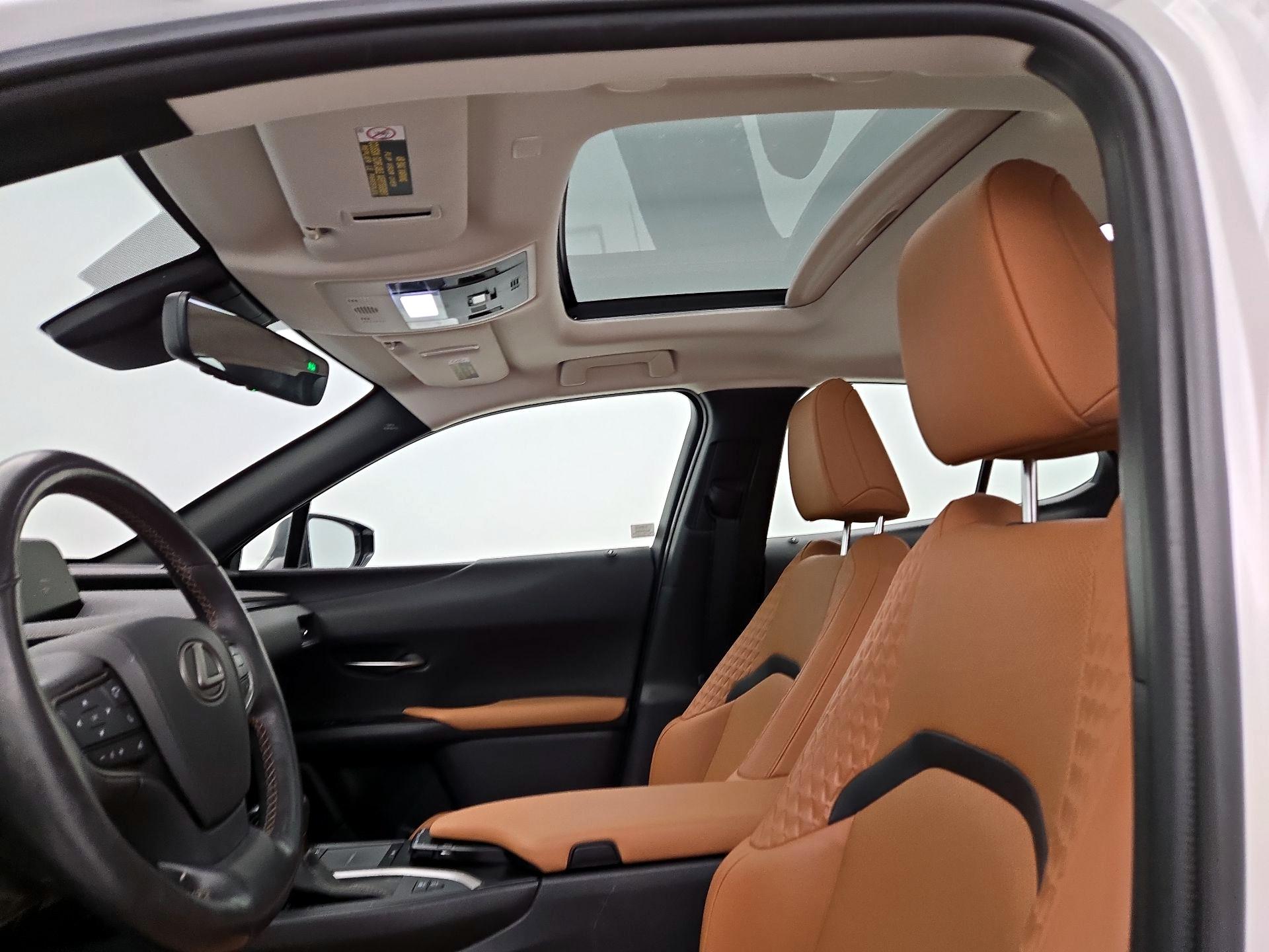 Thumbnail: 2020 Lexus UX - 19