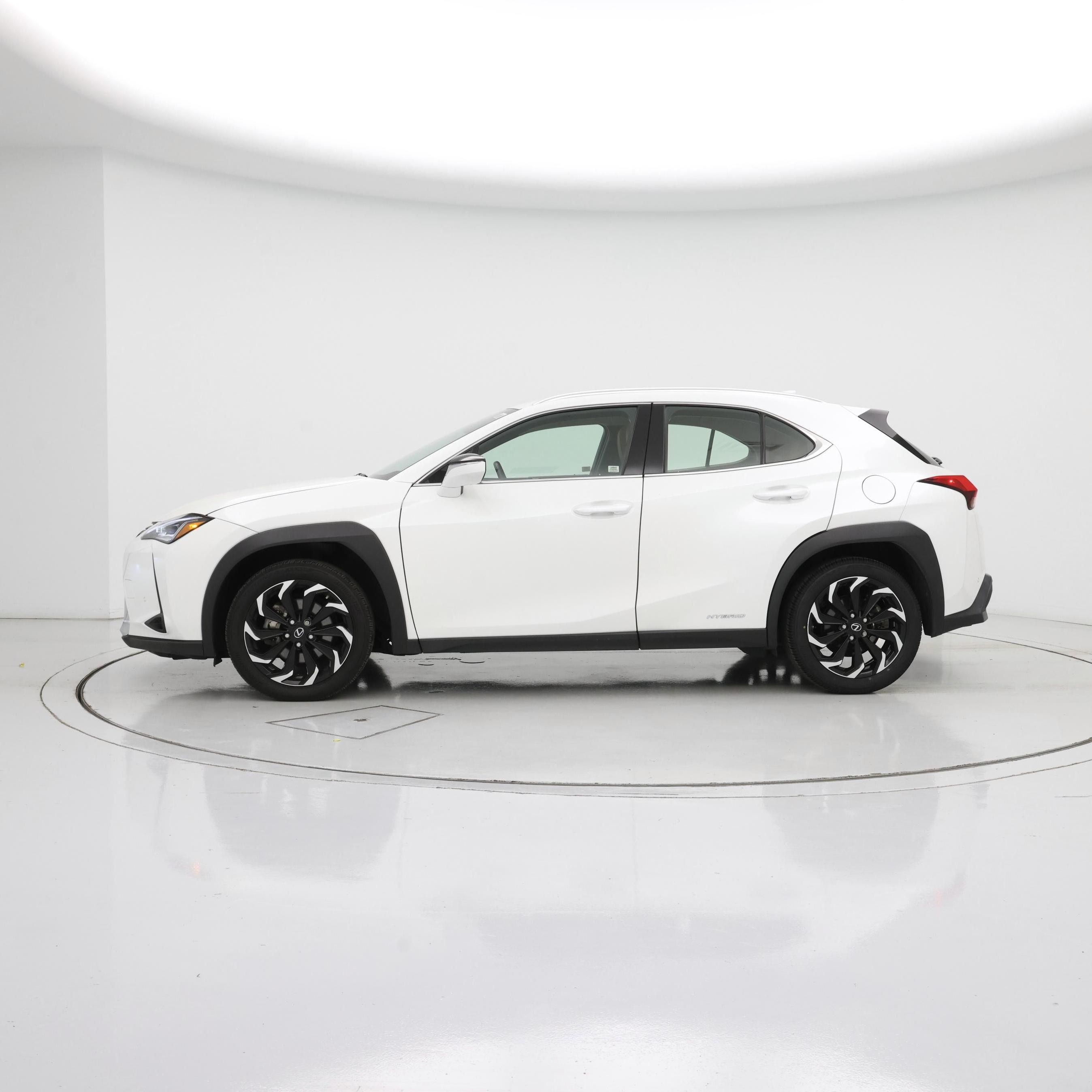 Thumbnail: 2020 Lexus UX - 3