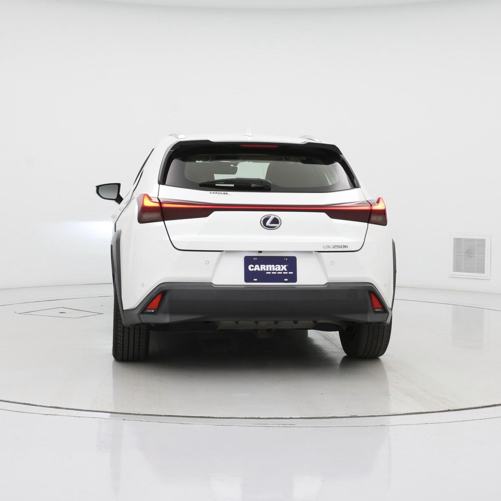 Thumbnail: 2020 Lexus UX - 6