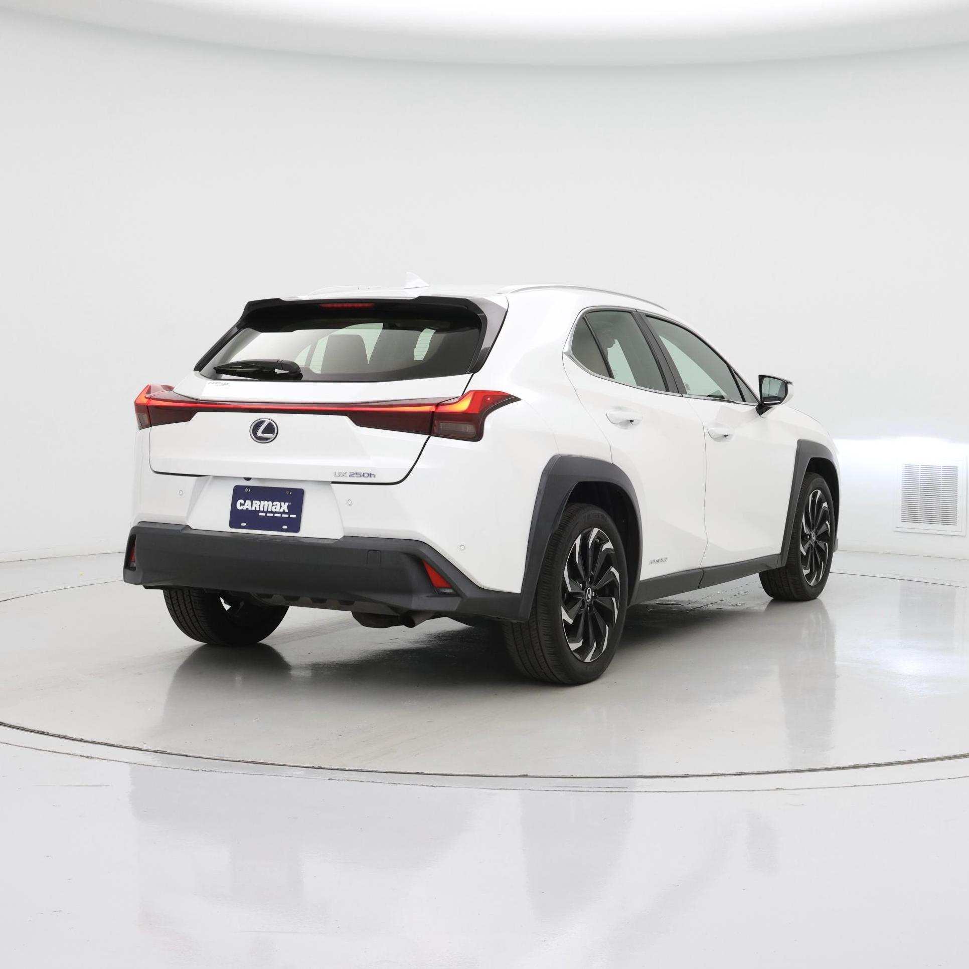 Thumbnail: 2020 Lexus UX - 8