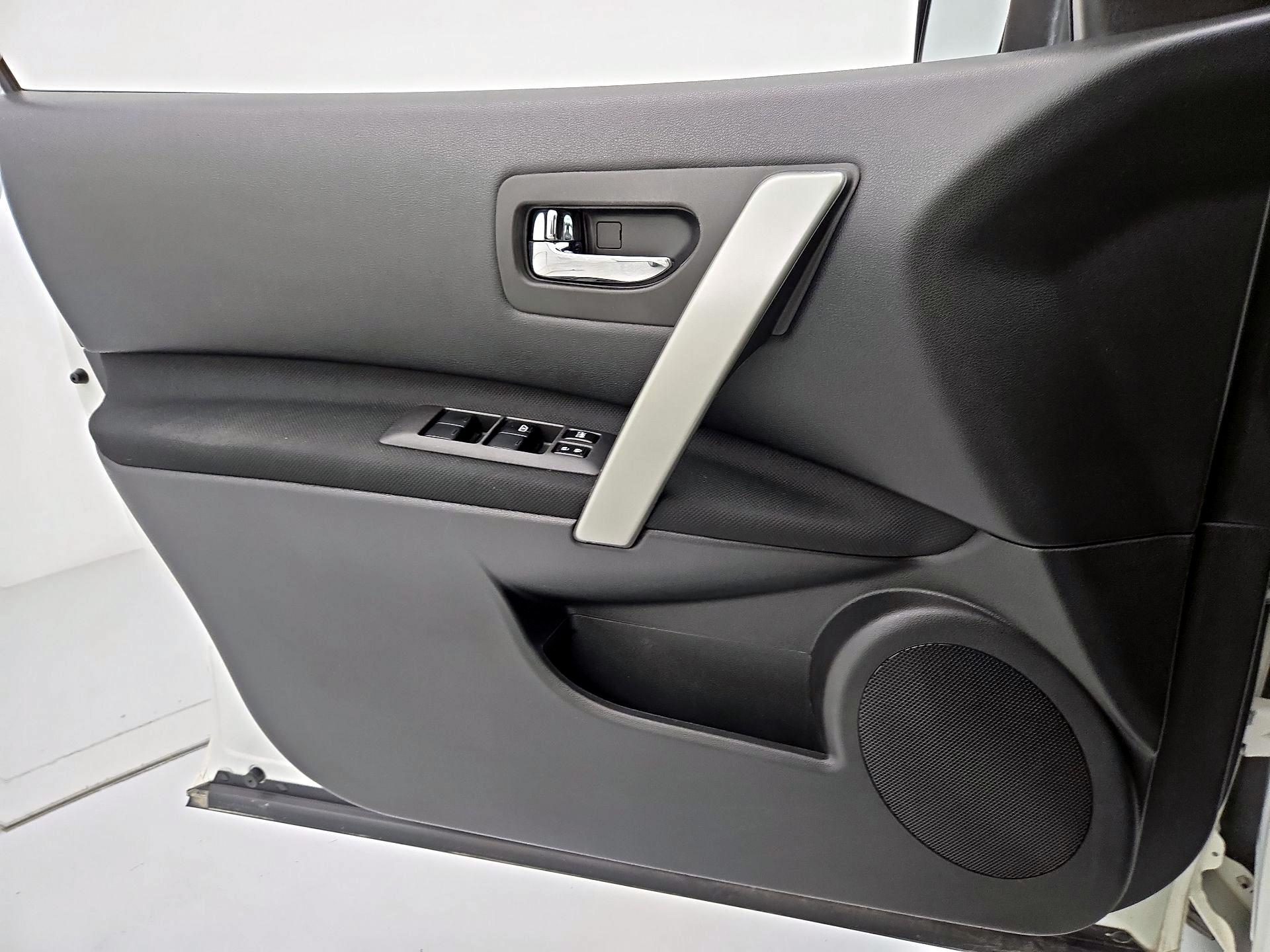 Thumbnail: 2015 Nissan Rogue - 12