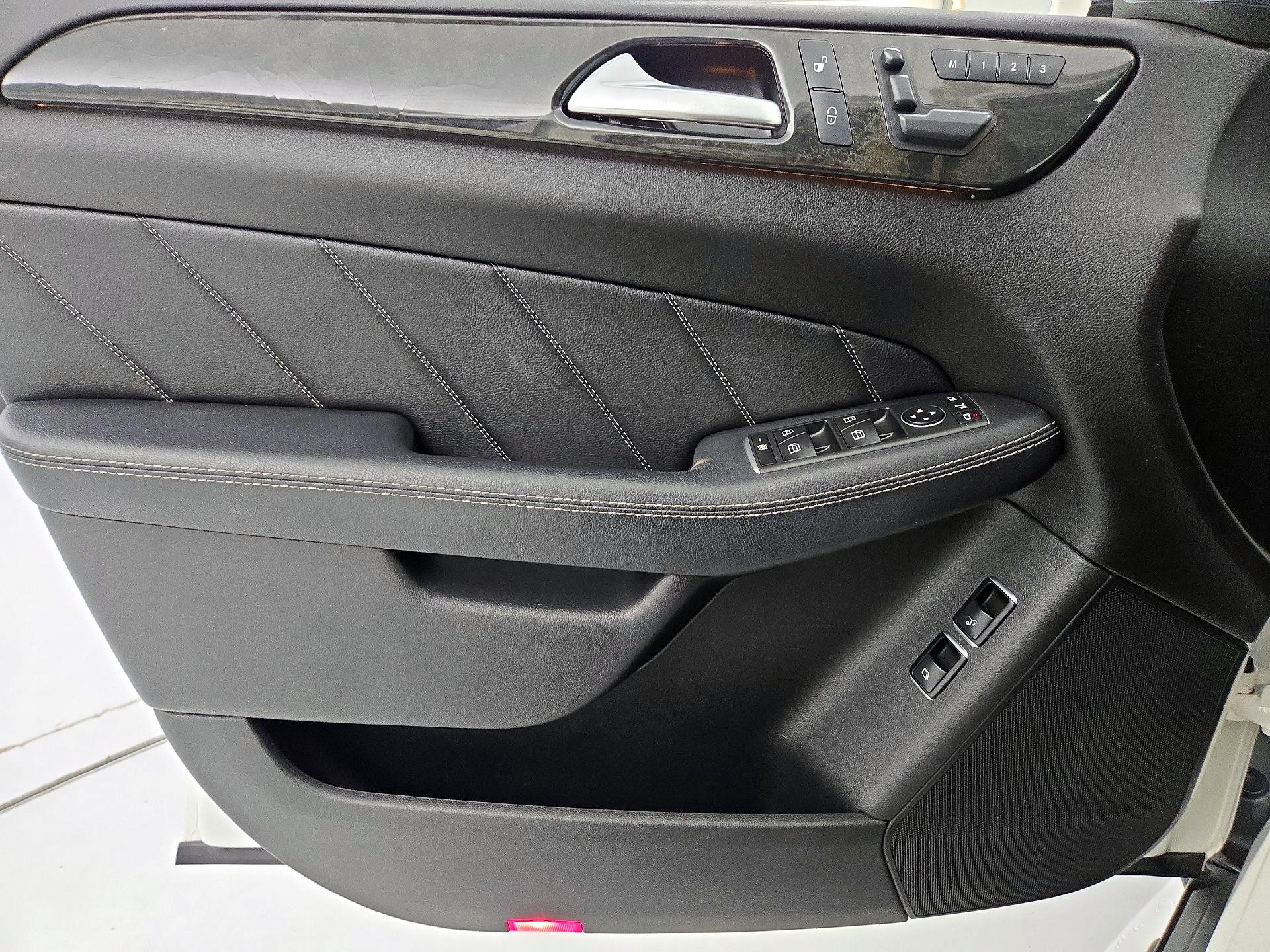 Thumbnail: 2016 Mercedes-Benz GL-Class - 12