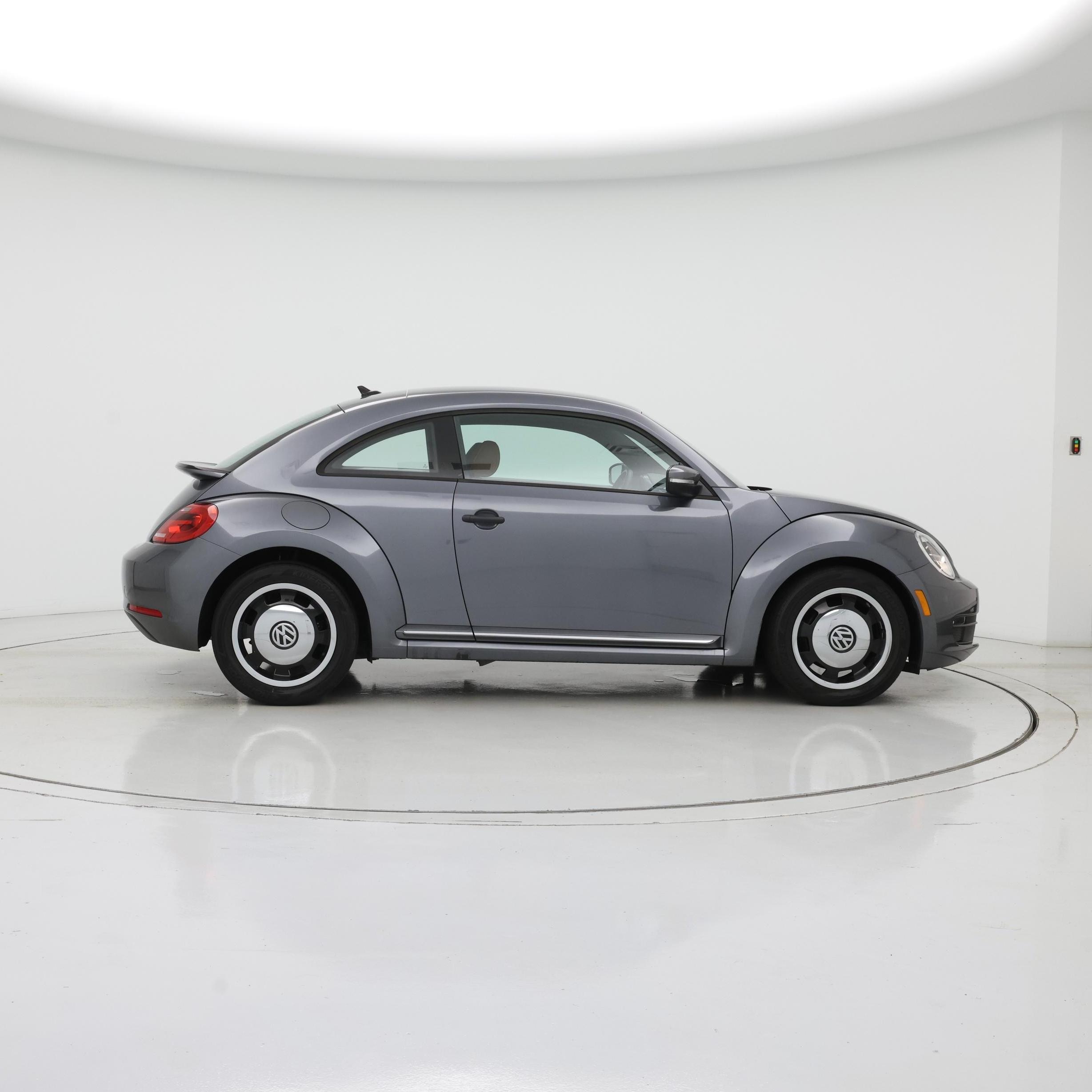 Thumbnail: 2016 Volkswagen Beetle - 7