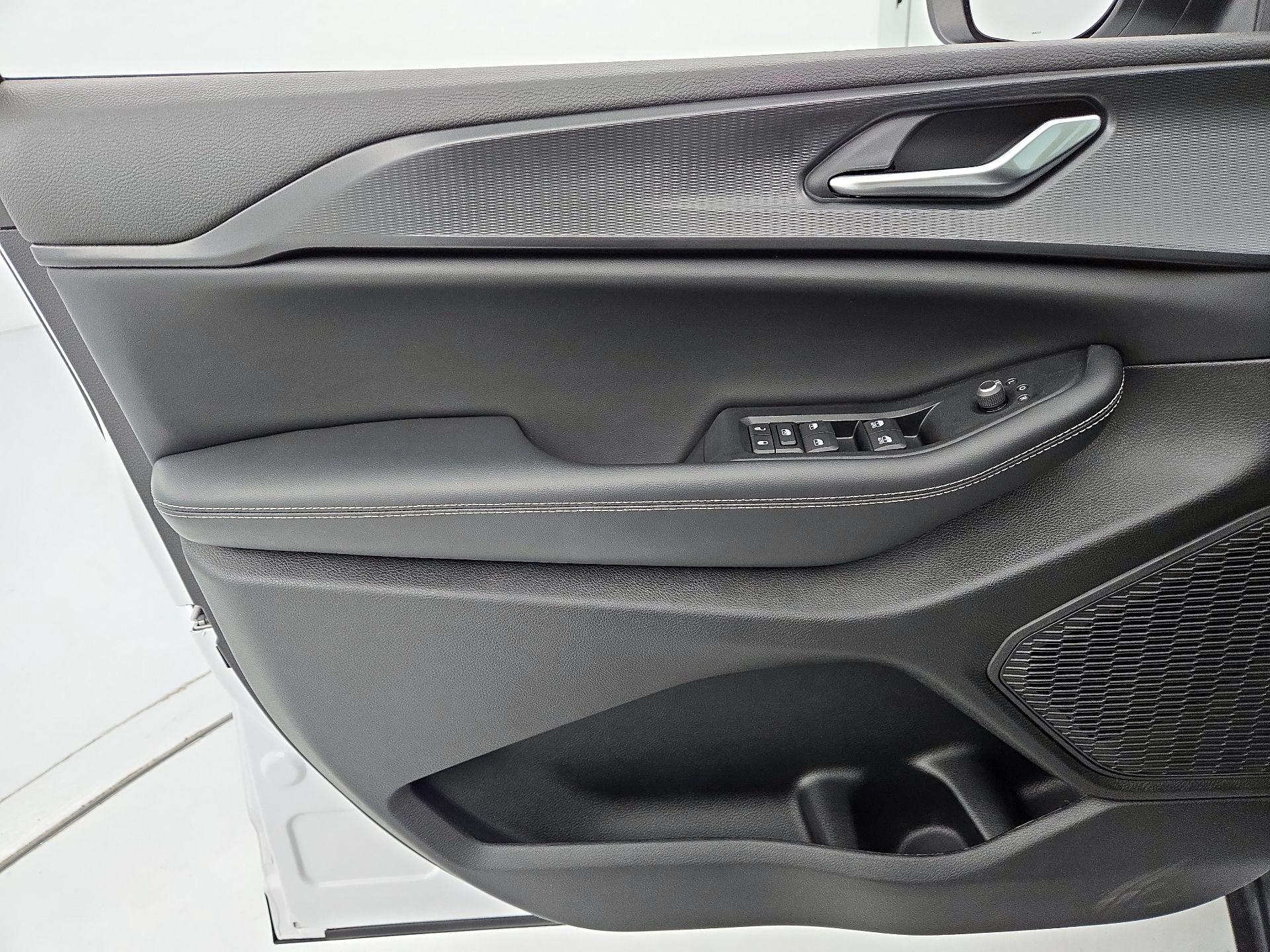 Thumbnail: 2023 Jeep Grand Cherokee - 12