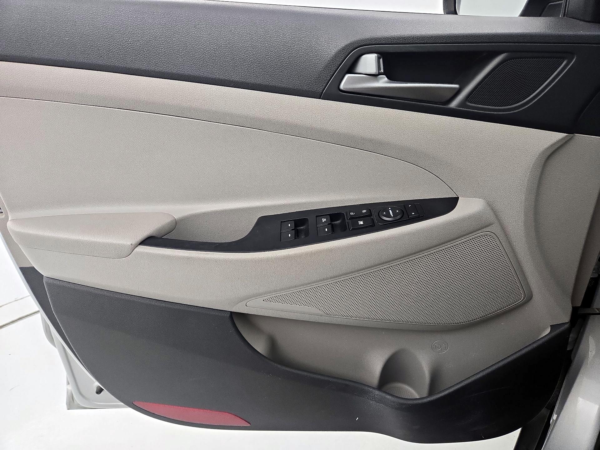 Thumbnail: 2016 Hyundai Tucson - 12