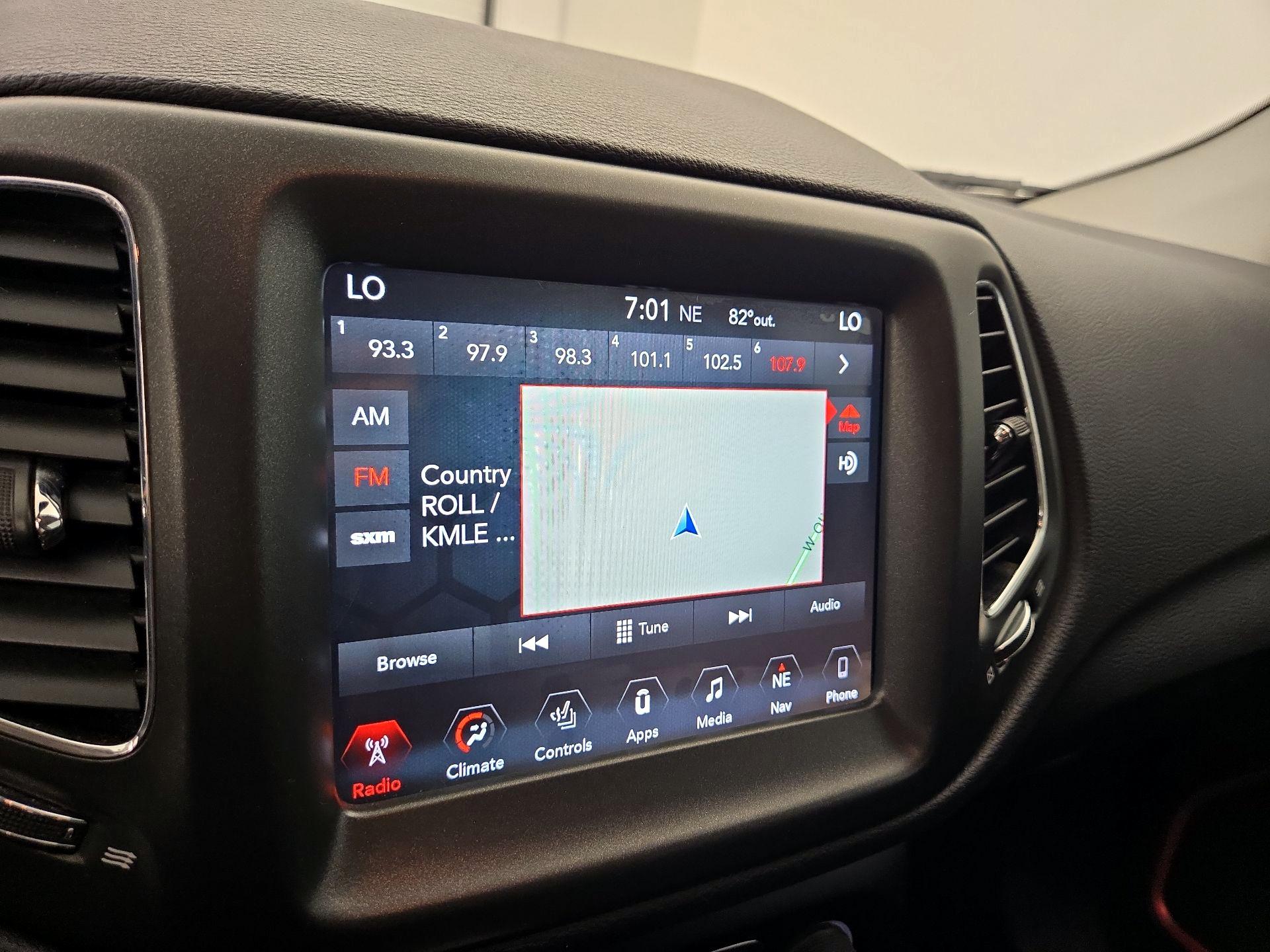 Thumbnail: 2017 Jeep Compass - 14