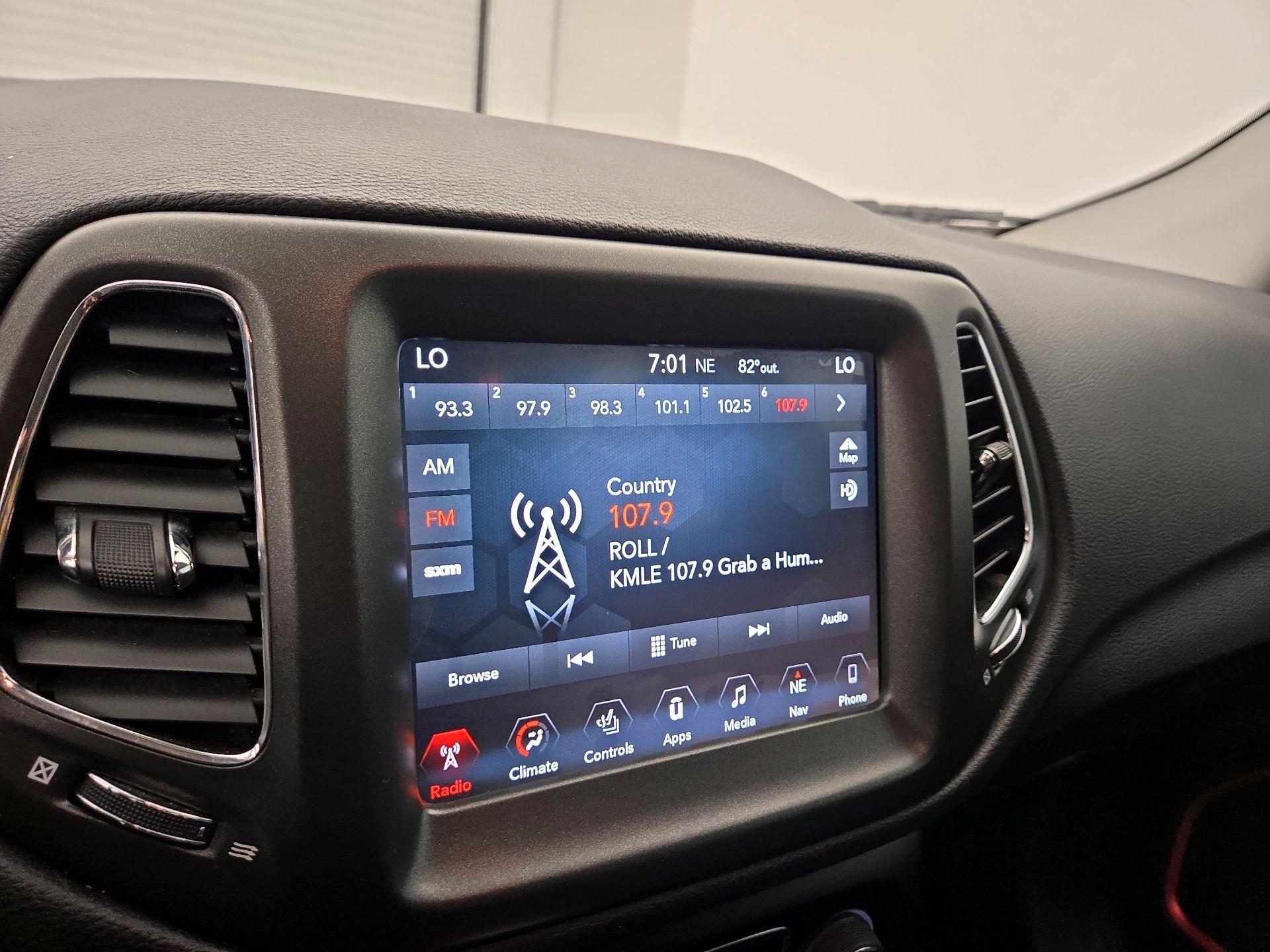 Thumbnail: 2017 Jeep Compass - 16