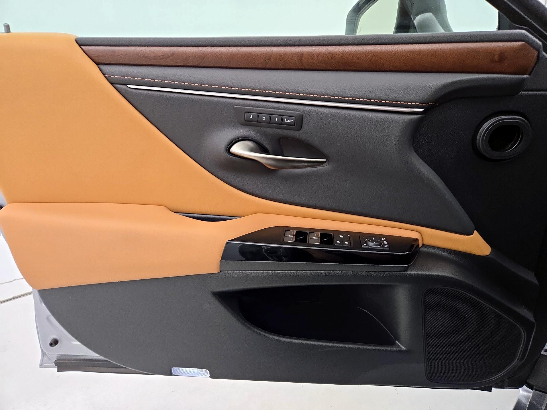 Thumbnail: 2024 Lexus ES - 12