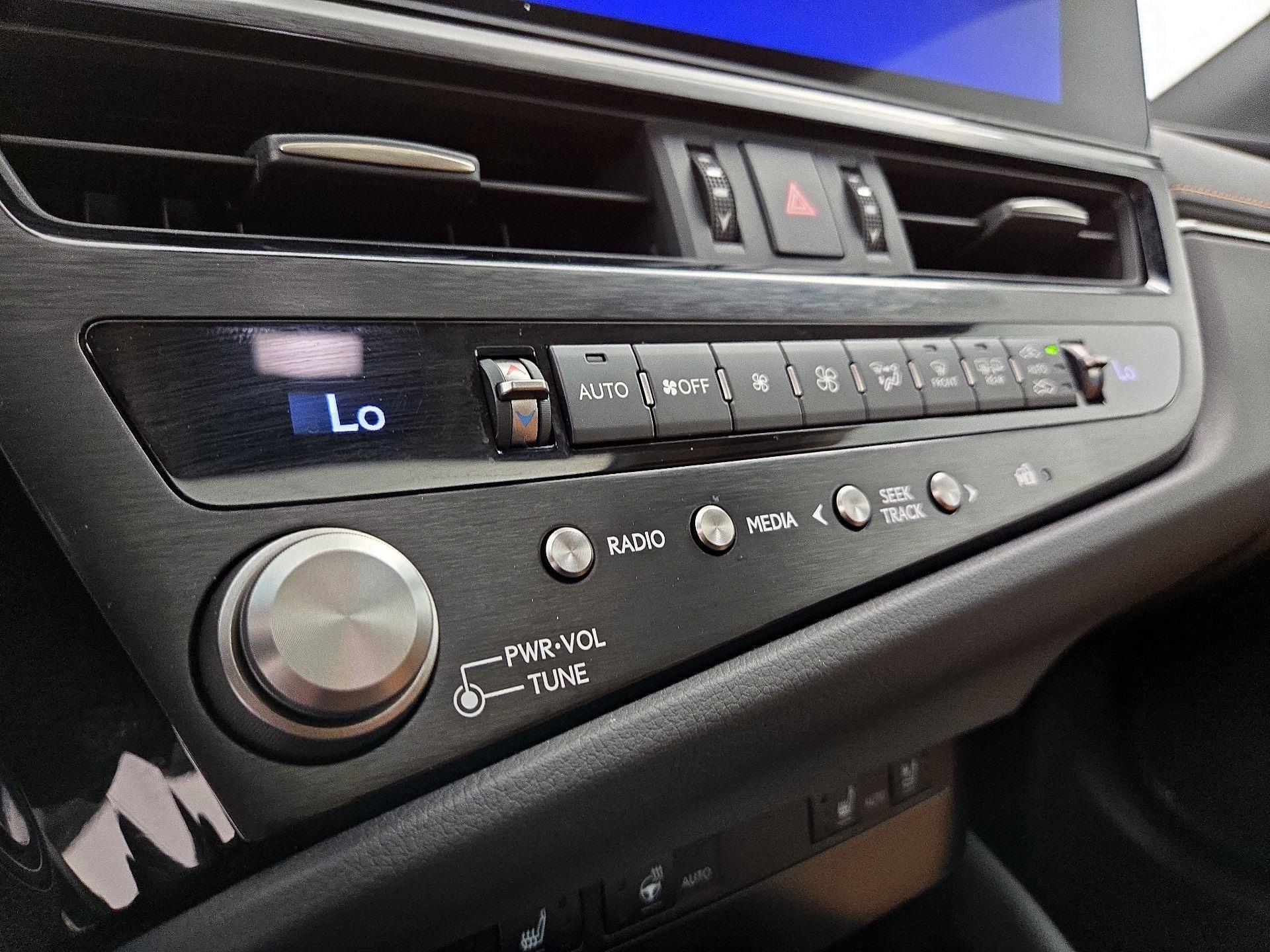 Thumbnail: 2024 Lexus ES - 16