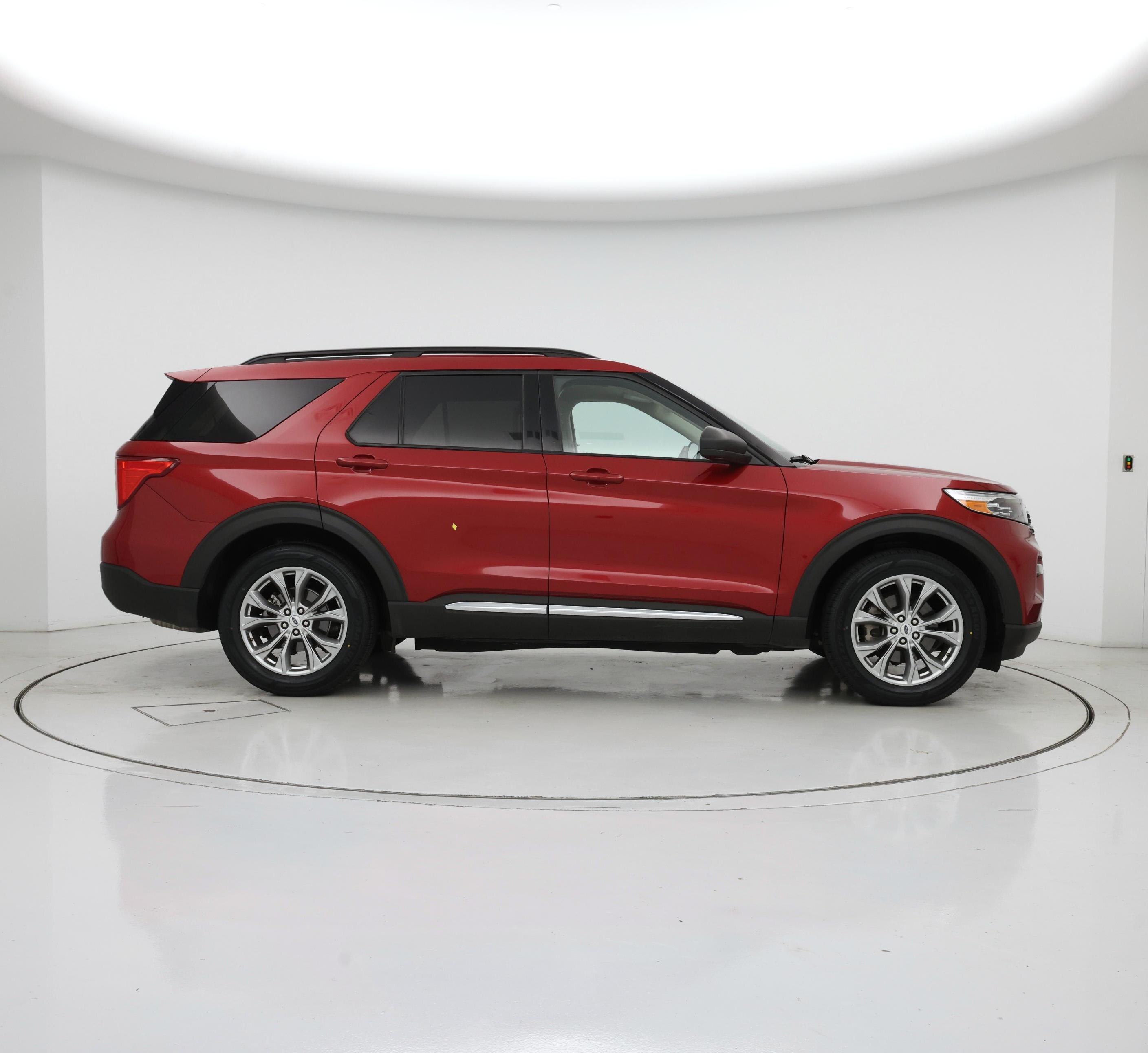 Thumbnail: 2021 Ford Explorer - 7