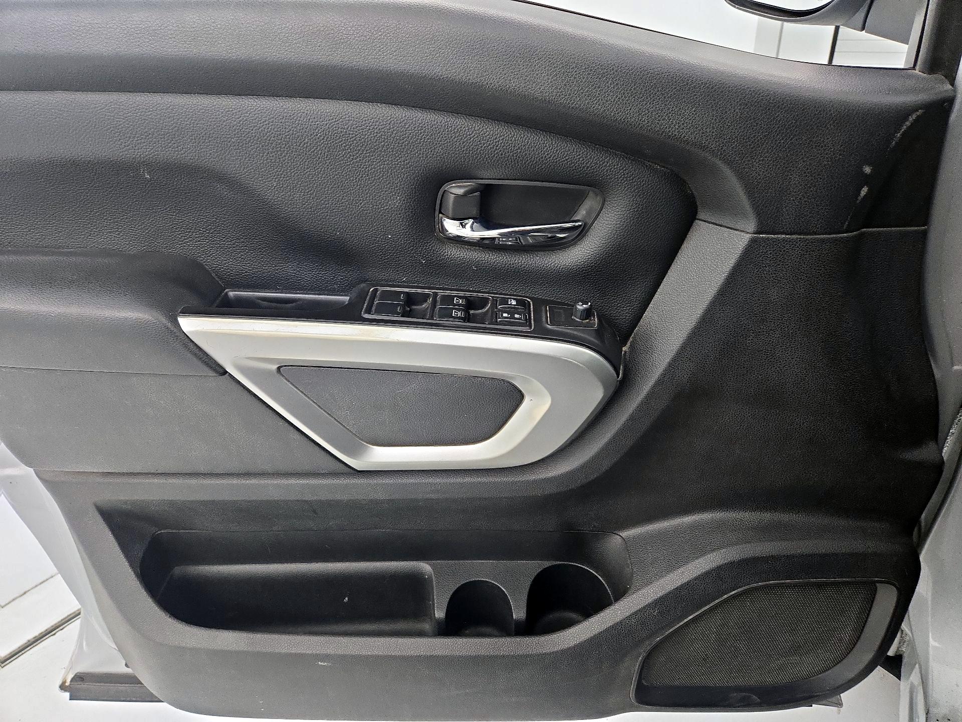 Thumbnail: 2020 Nissan Titan - 12