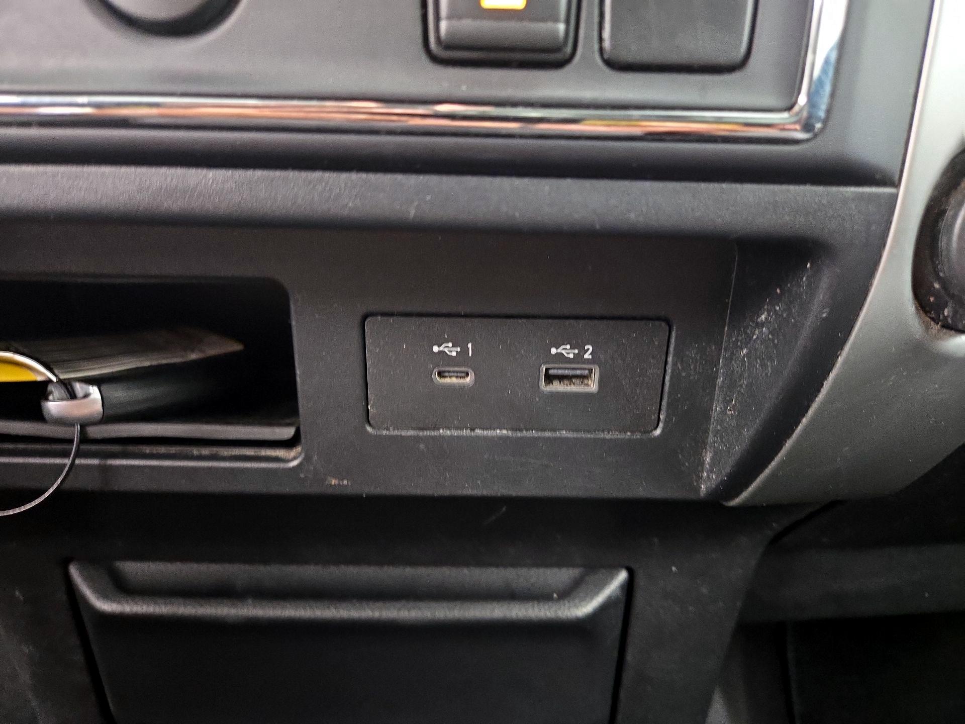 Thumbnail: 2020 Nissan Titan - 18