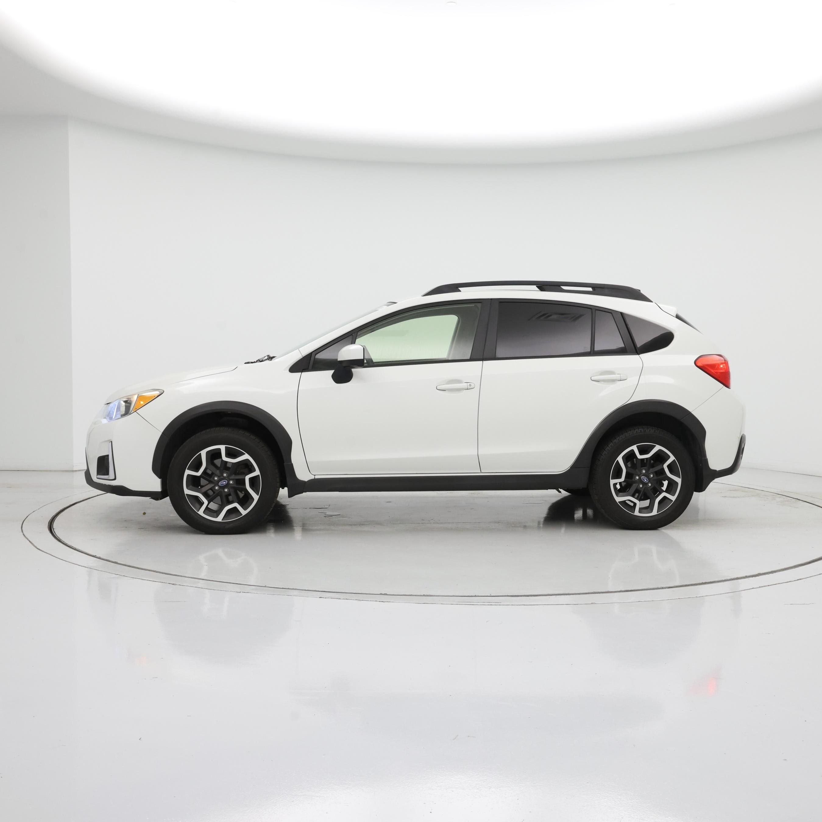 Thumbnail: 2017 Subaru Crosstrek - 3