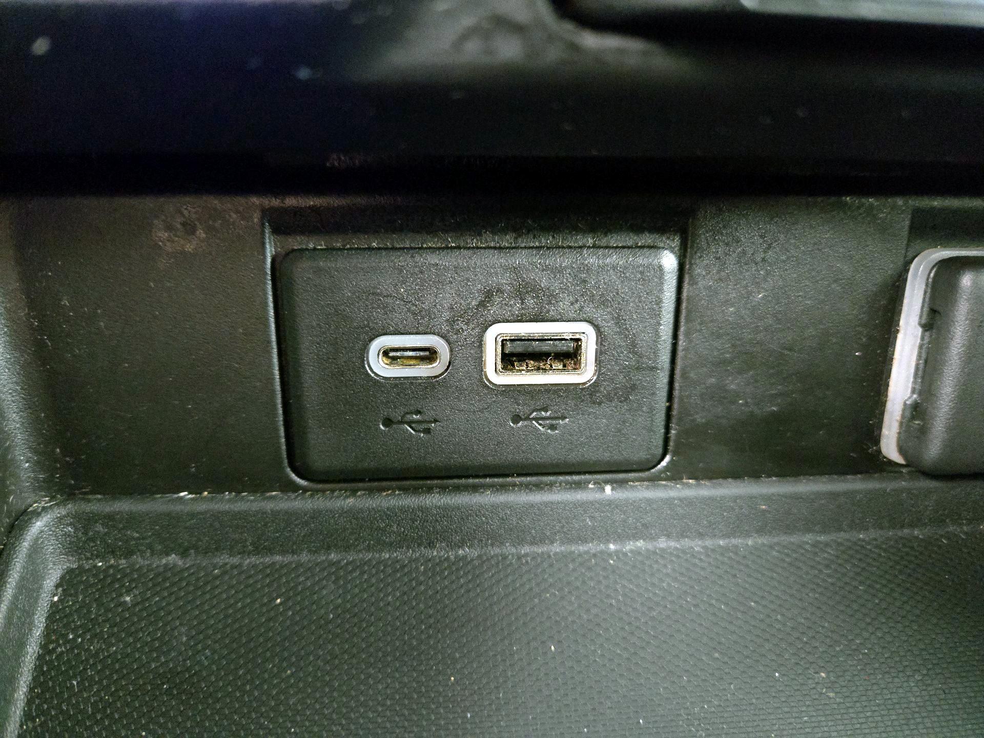 Thumbnail: 2021 GMC Yukon XL - 19