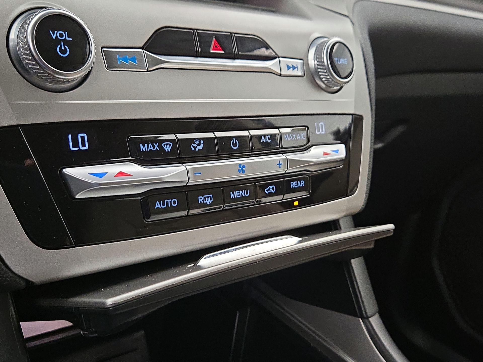 Thumbnail: 2020 Ford Explorer - 16