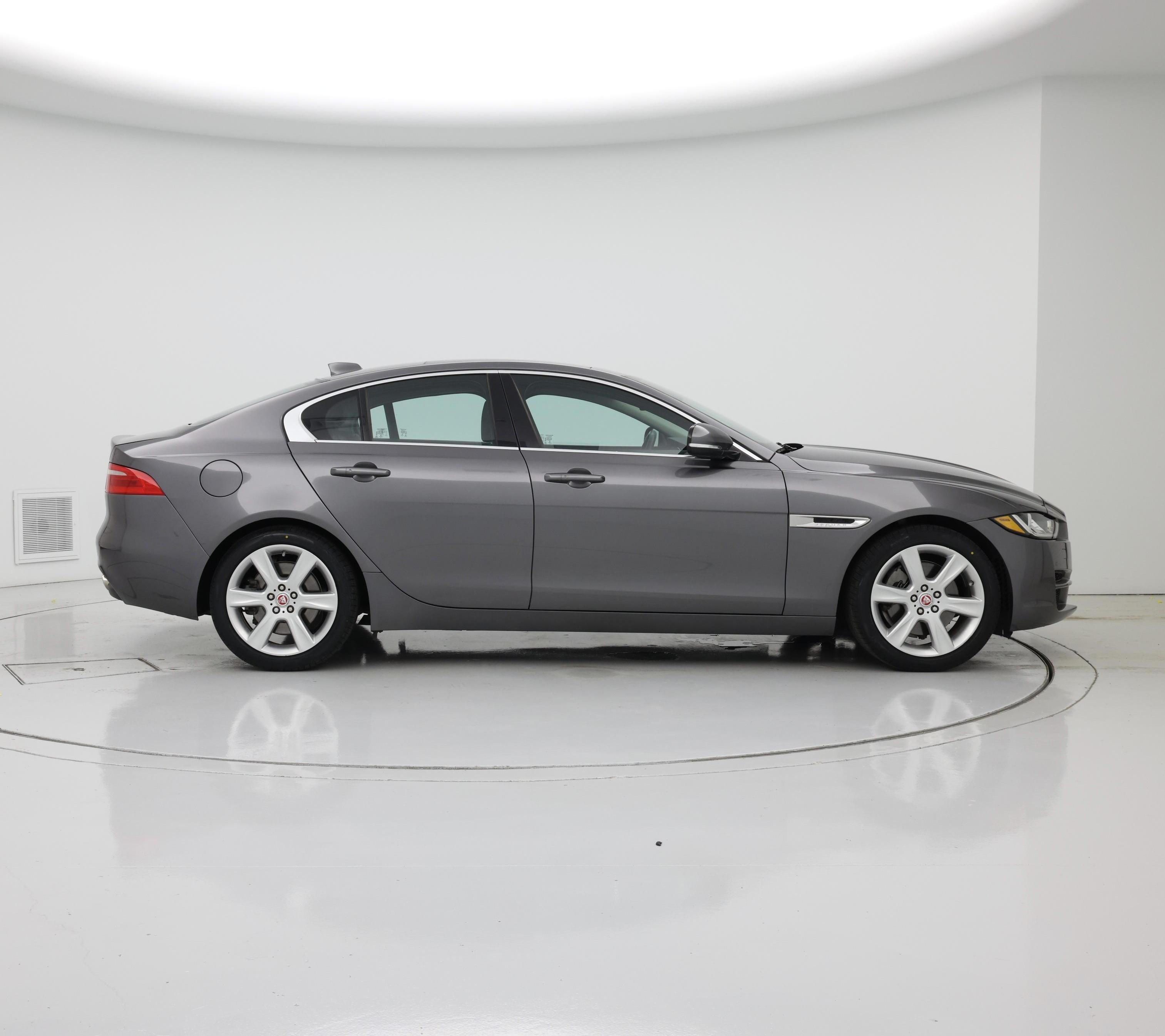 Thumbnail: 2017 Jaguar XE - 7