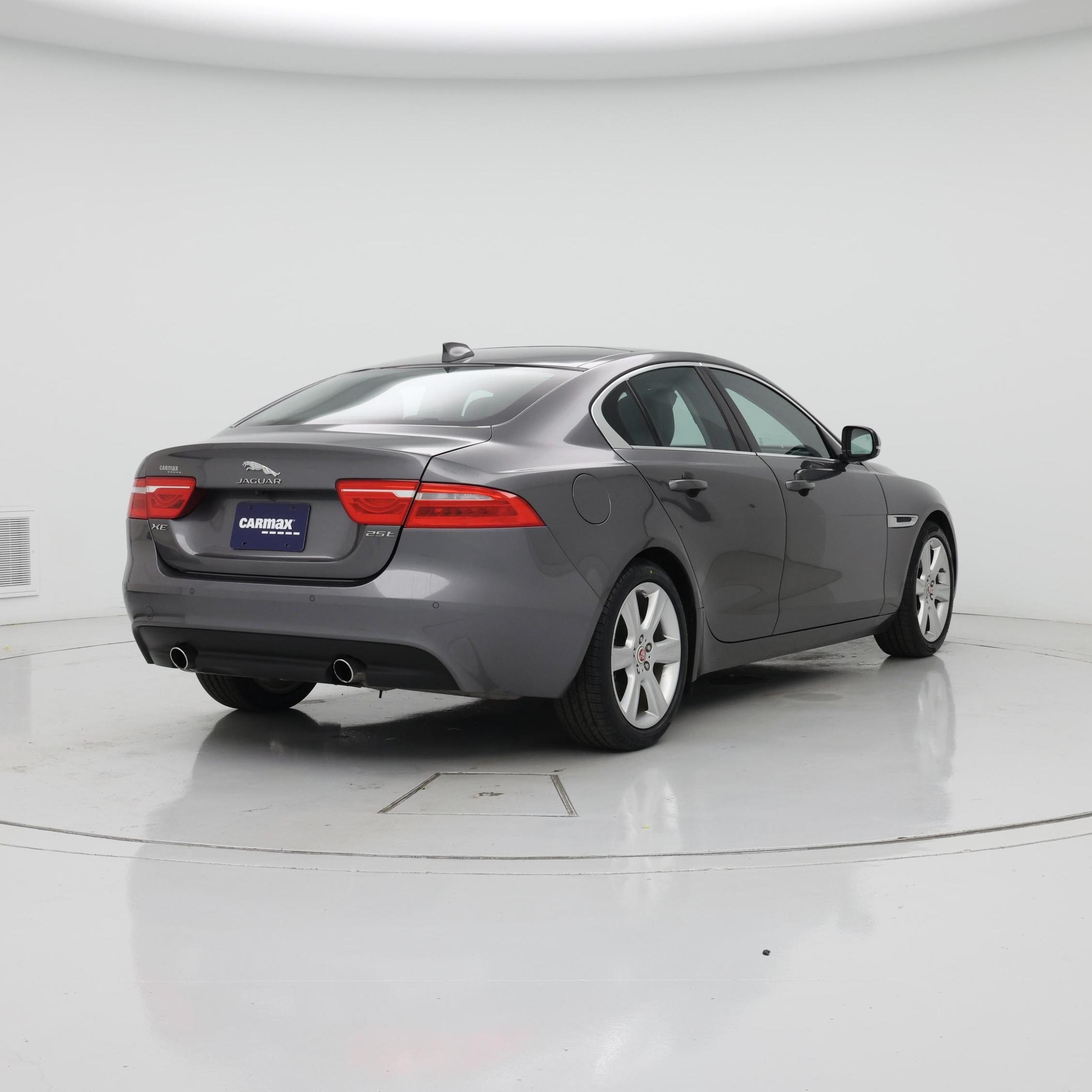 Thumbnail: 2017 Jaguar XE - 8