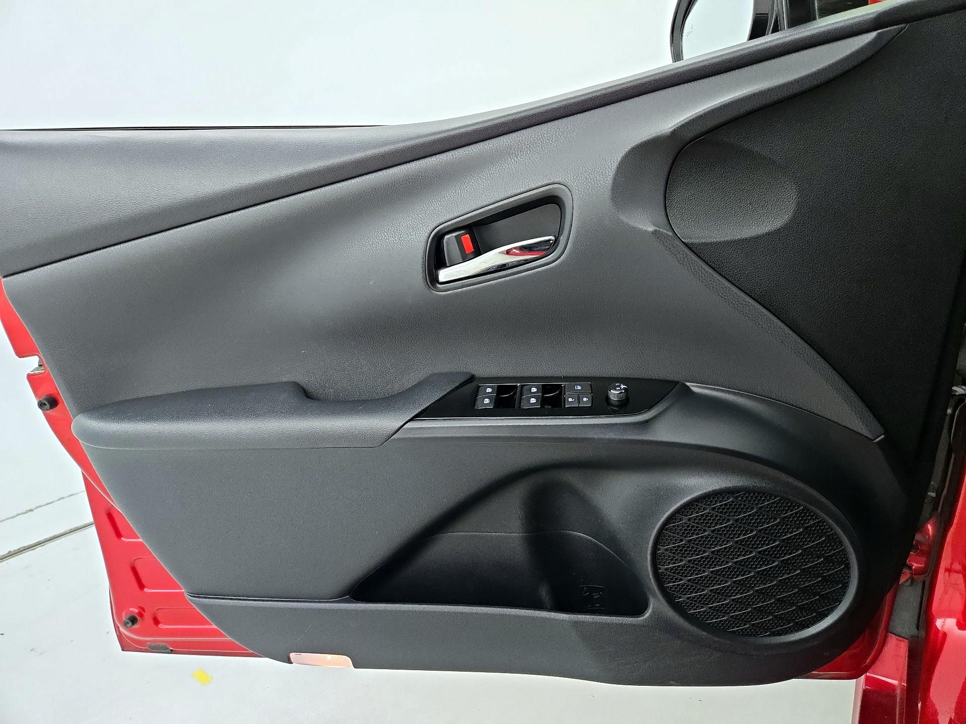 Thumbnail: 2018 Toyota Prius Prime - 12