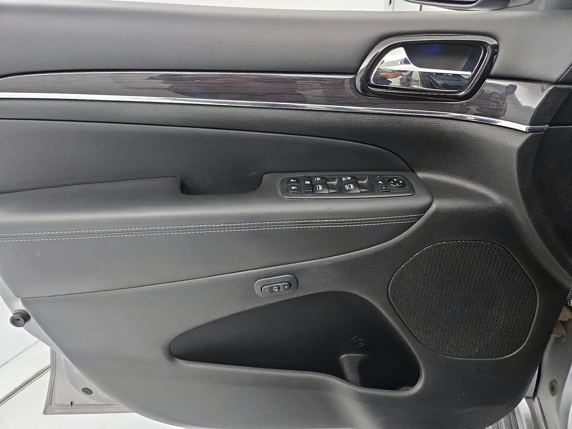 Thumbnail: 2020 Jeep Grand Cherokee - 12