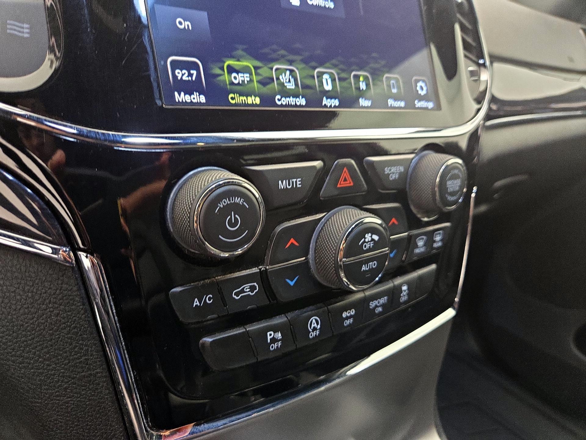 Thumbnail: 2020 Jeep Grand Cherokee - 17