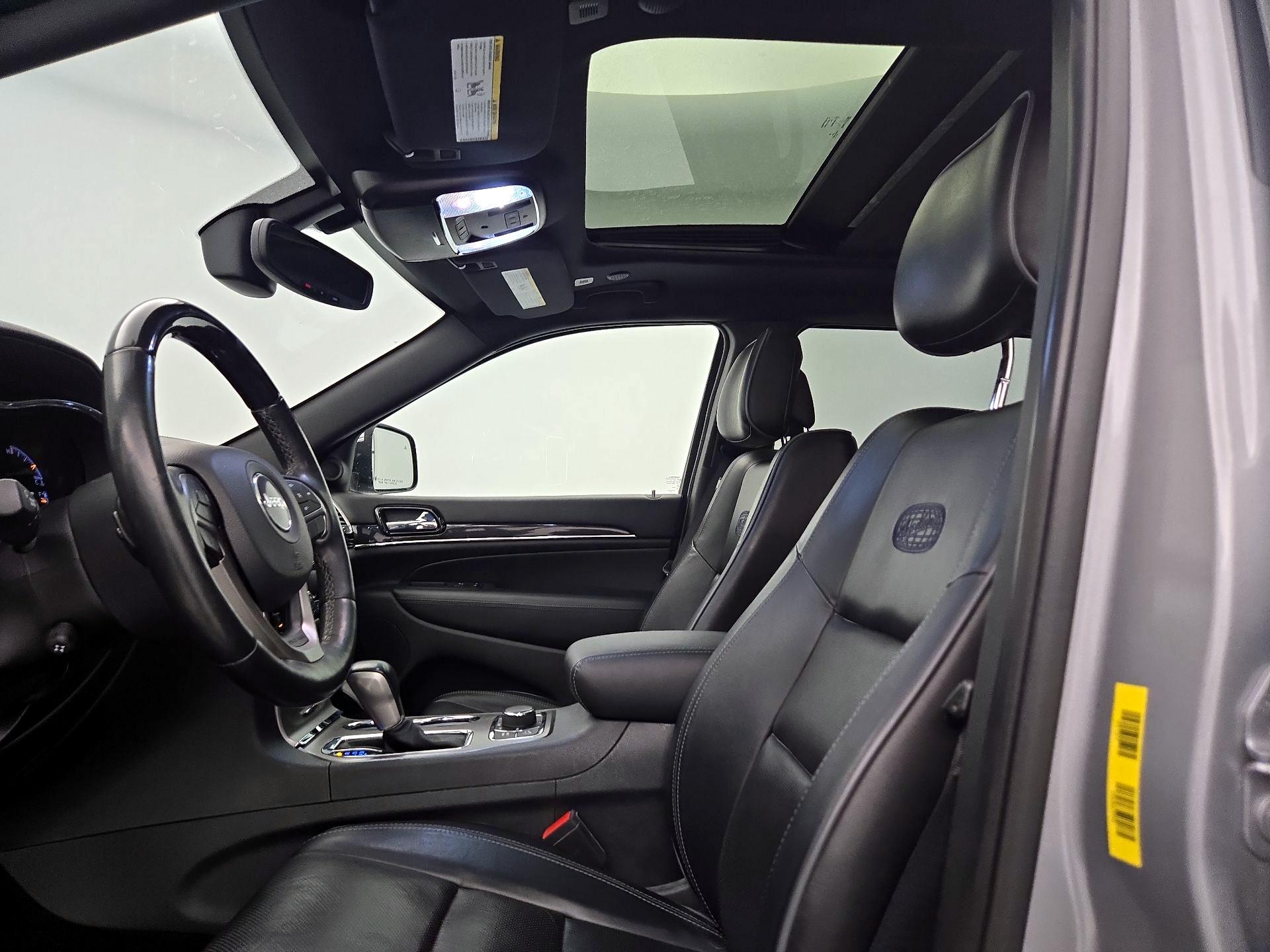 Thumbnail: 2020 Jeep Grand Cherokee - 20