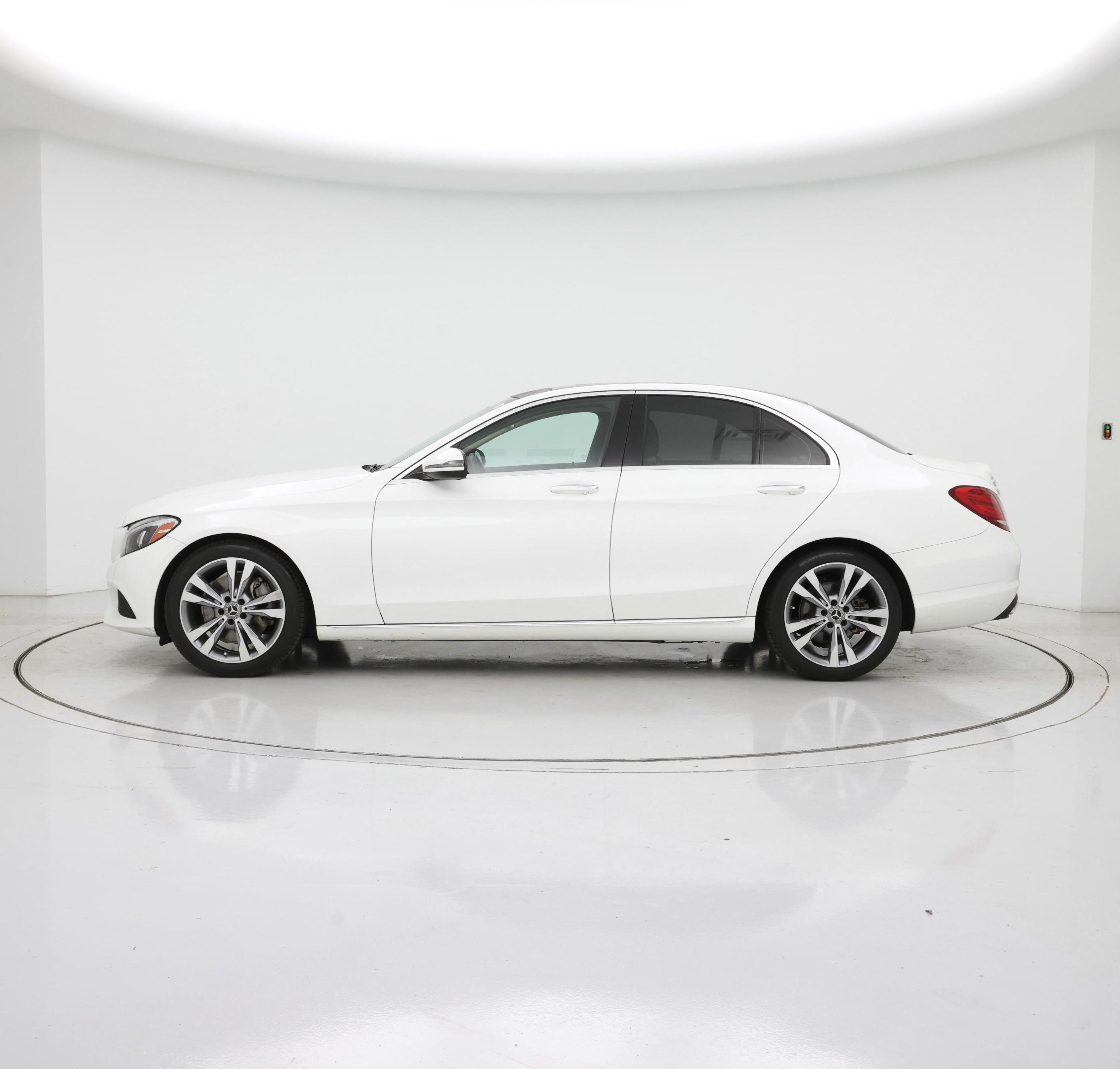 Thumbnail: 2017 Mercedes-Benz C-Class - 3