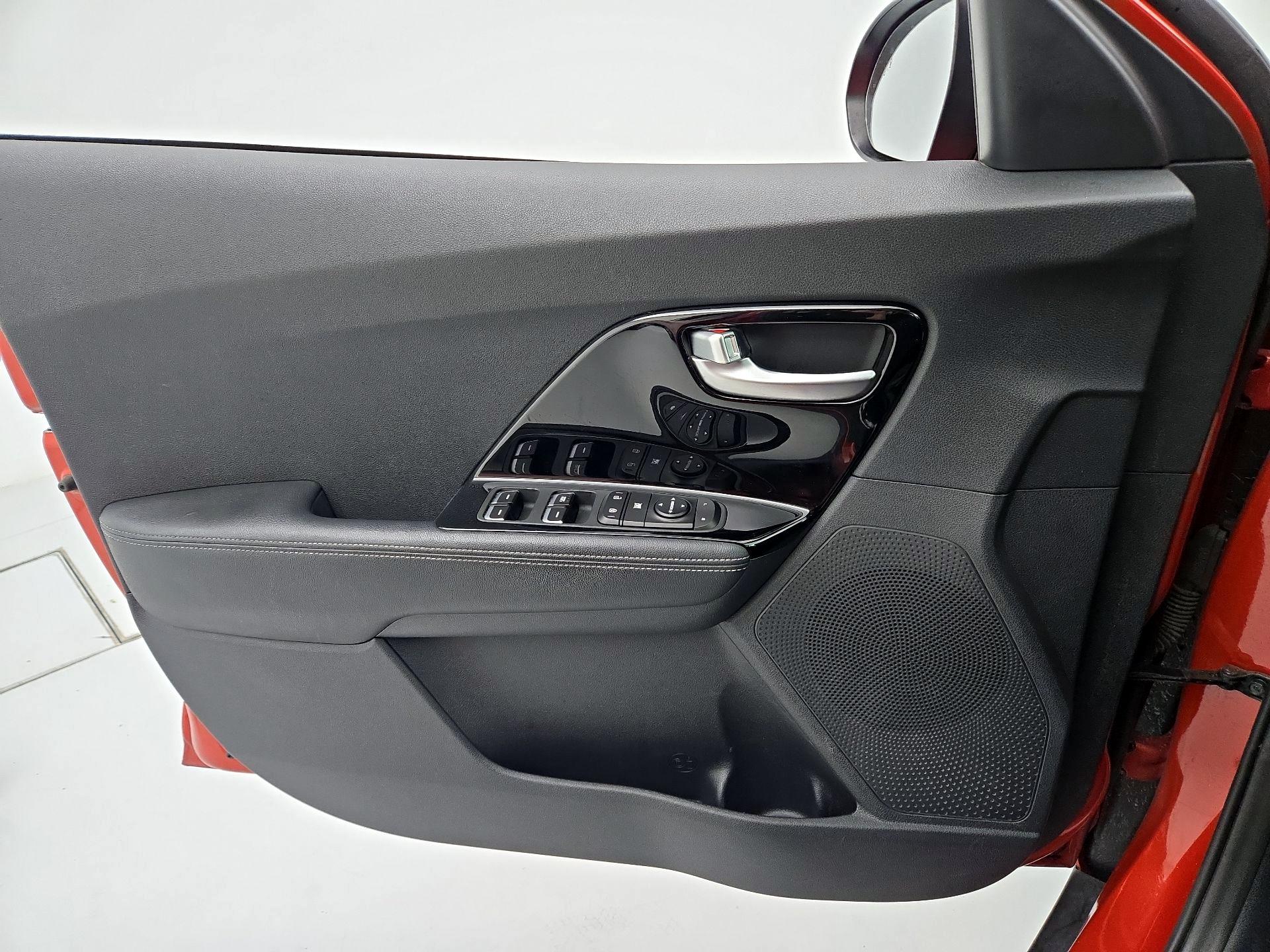 Thumbnail: 2022 Kia Niro - 12