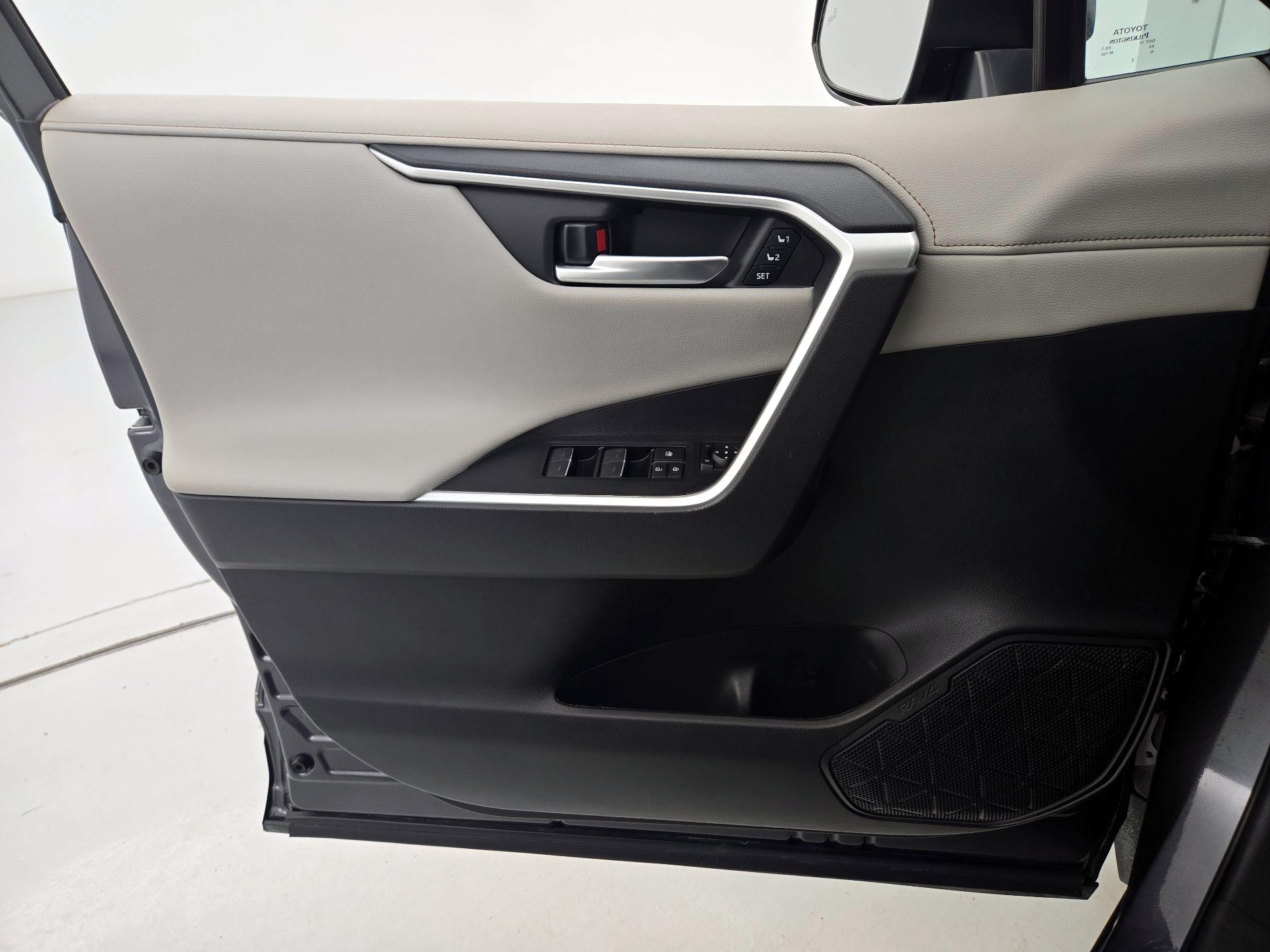 Thumbnail: 2023 Toyota RAV4 - 12