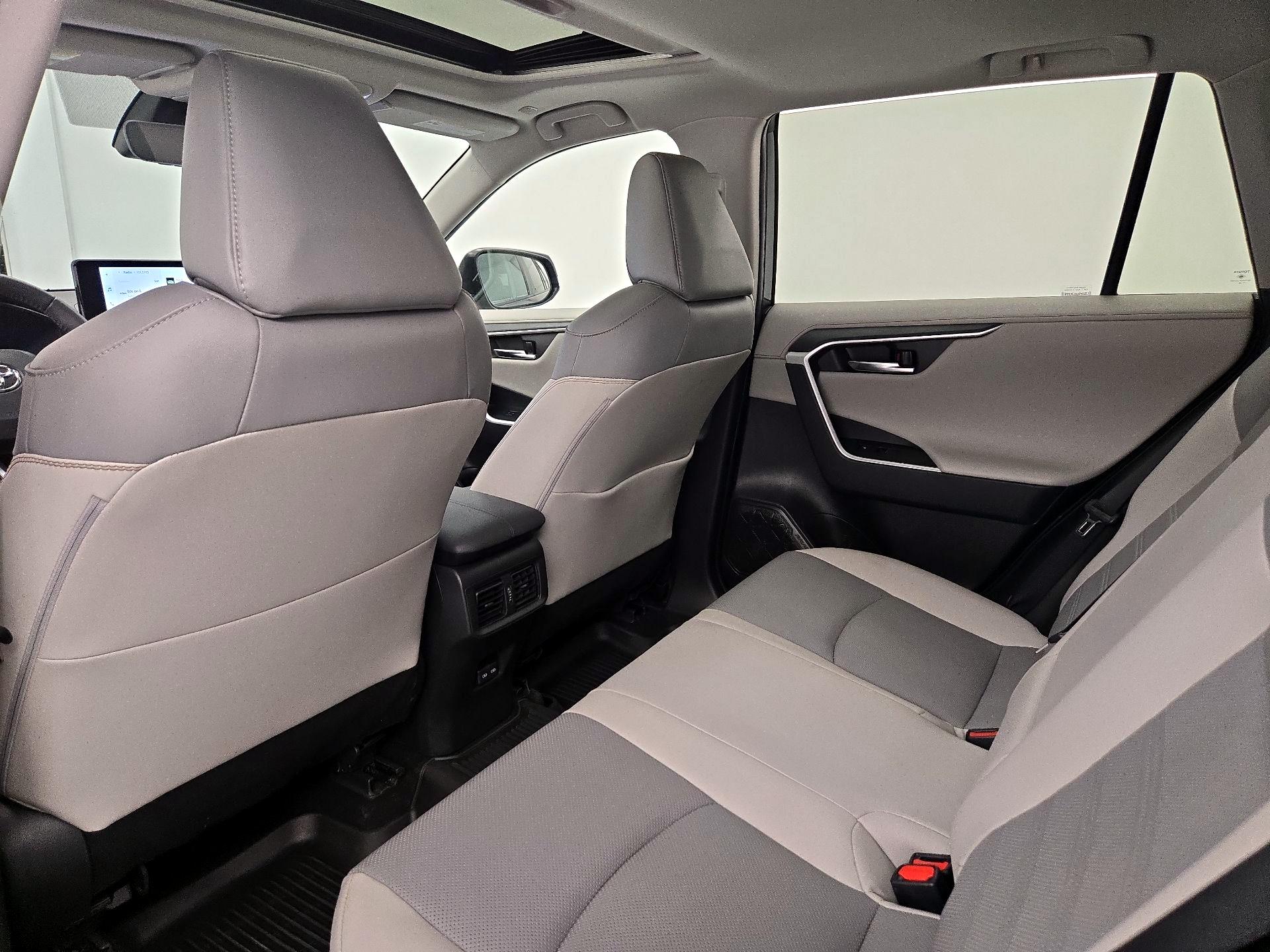 Thumbnail: 2023 Toyota RAV4 - 20