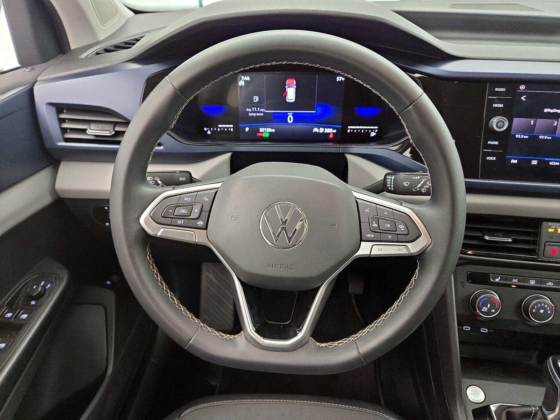 Thumbnail: 2022 Volkswagen Taos - 10