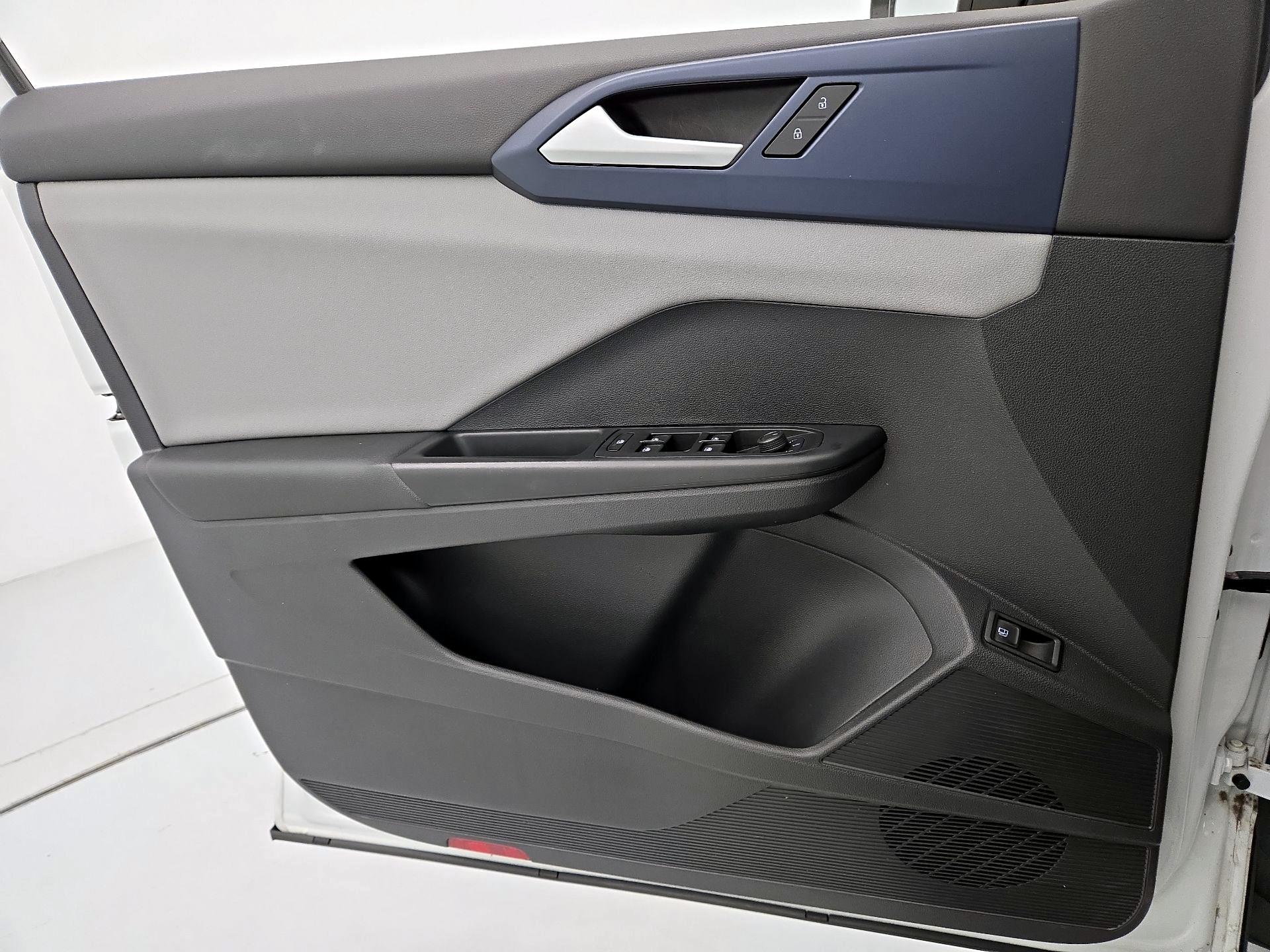 Thumbnail: 2022 Volkswagen Taos - 12