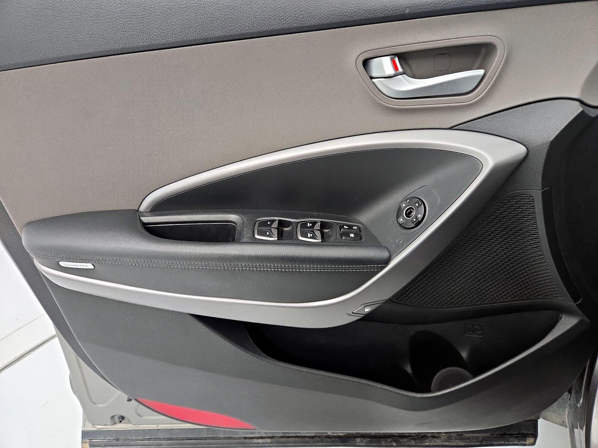 Thumbnail: 2016 Hyundai Santa Fe - 12