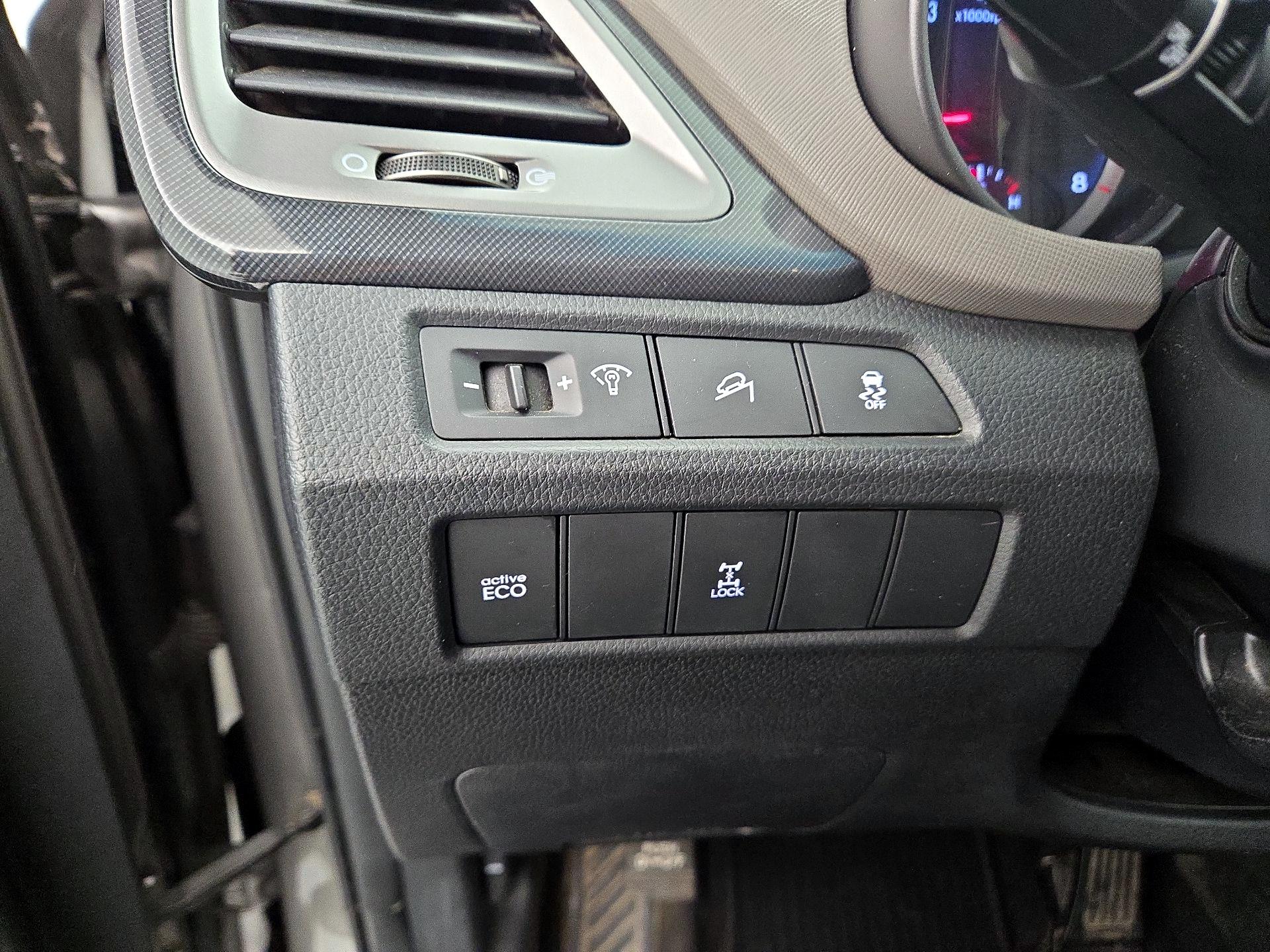 Thumbnail: 2016 Hyundai Santa Fe - 13