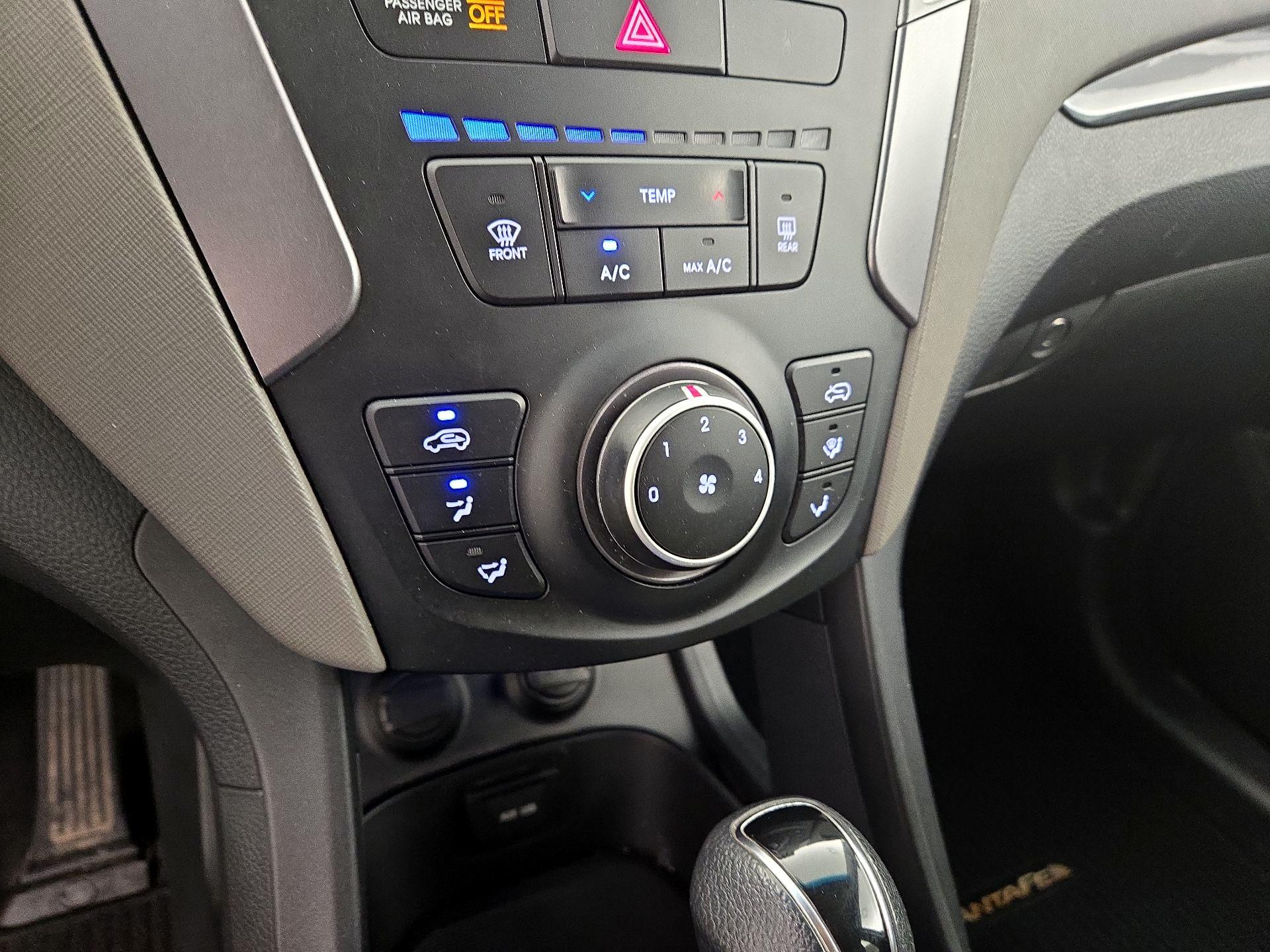 Thumbnail: 2016 Hyundai Santa Fe - 16