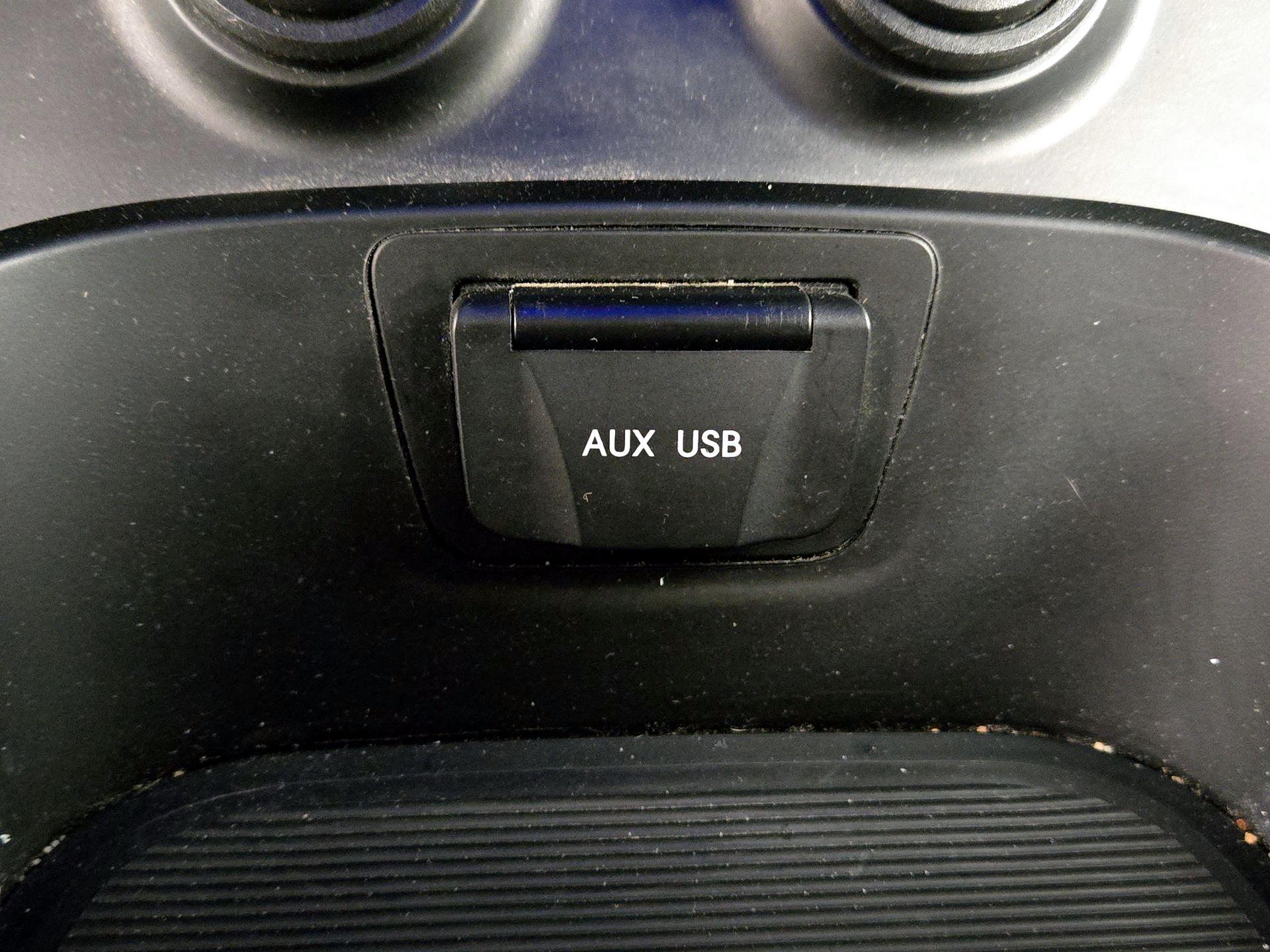 Thumbnail: 2016 Hyundai Santa Fe - 18