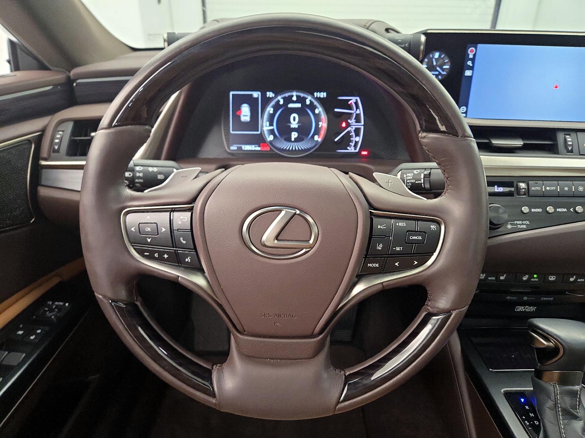 Thumbnail: 2020 Lexus ES - 10