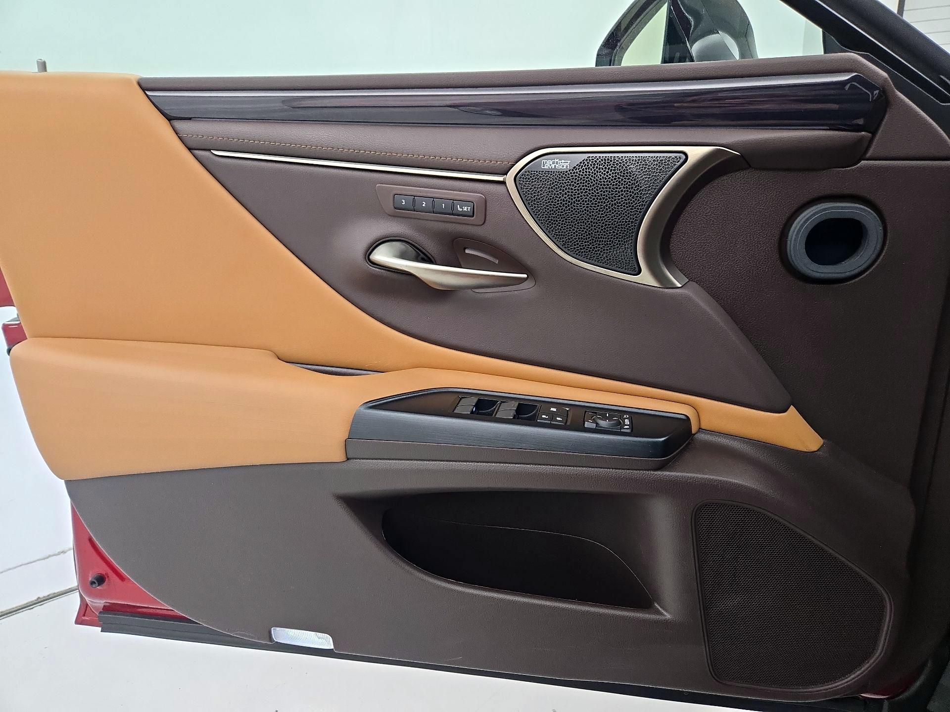 Thumbnail: 2020 Lexus ES - 12