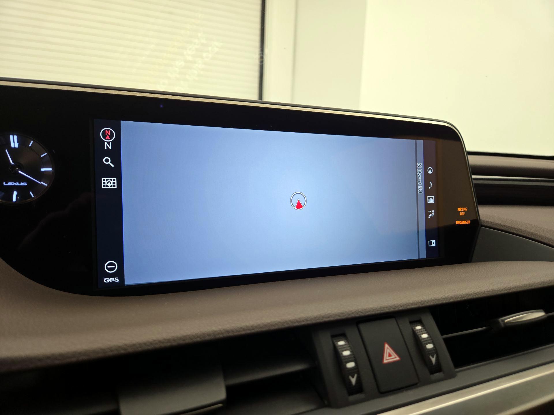 Thumbnail: 2020 Lexus ES - 14