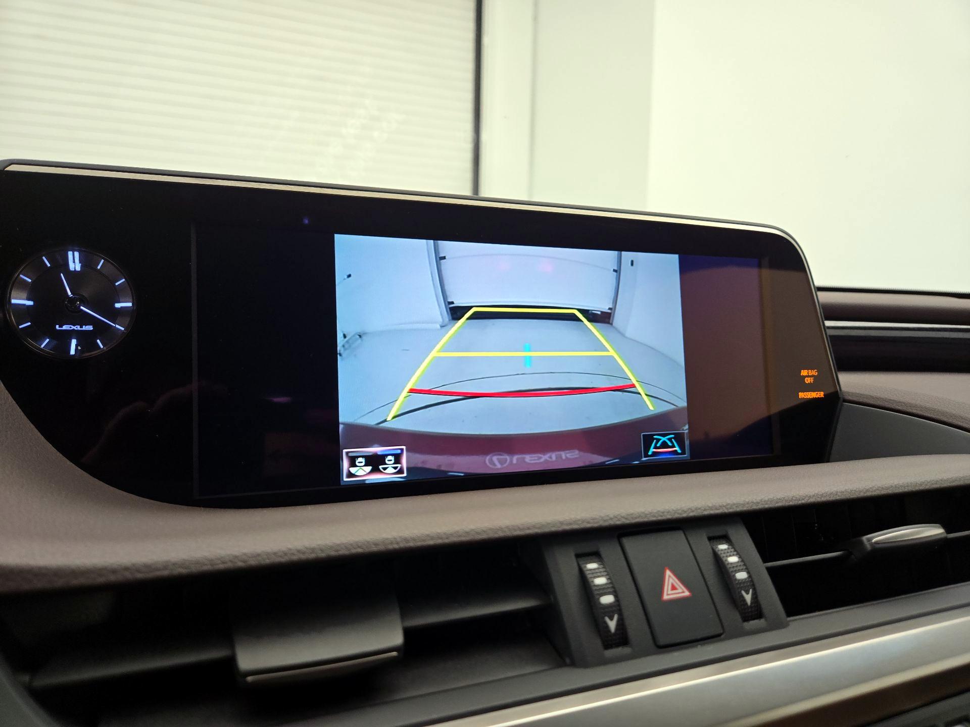 Thumbnail: 2020 Lexus ES - 15