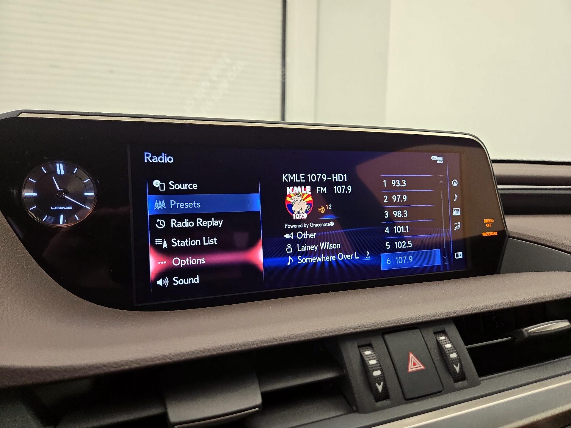 Thumbnail: 2020 Lexus ES - 16