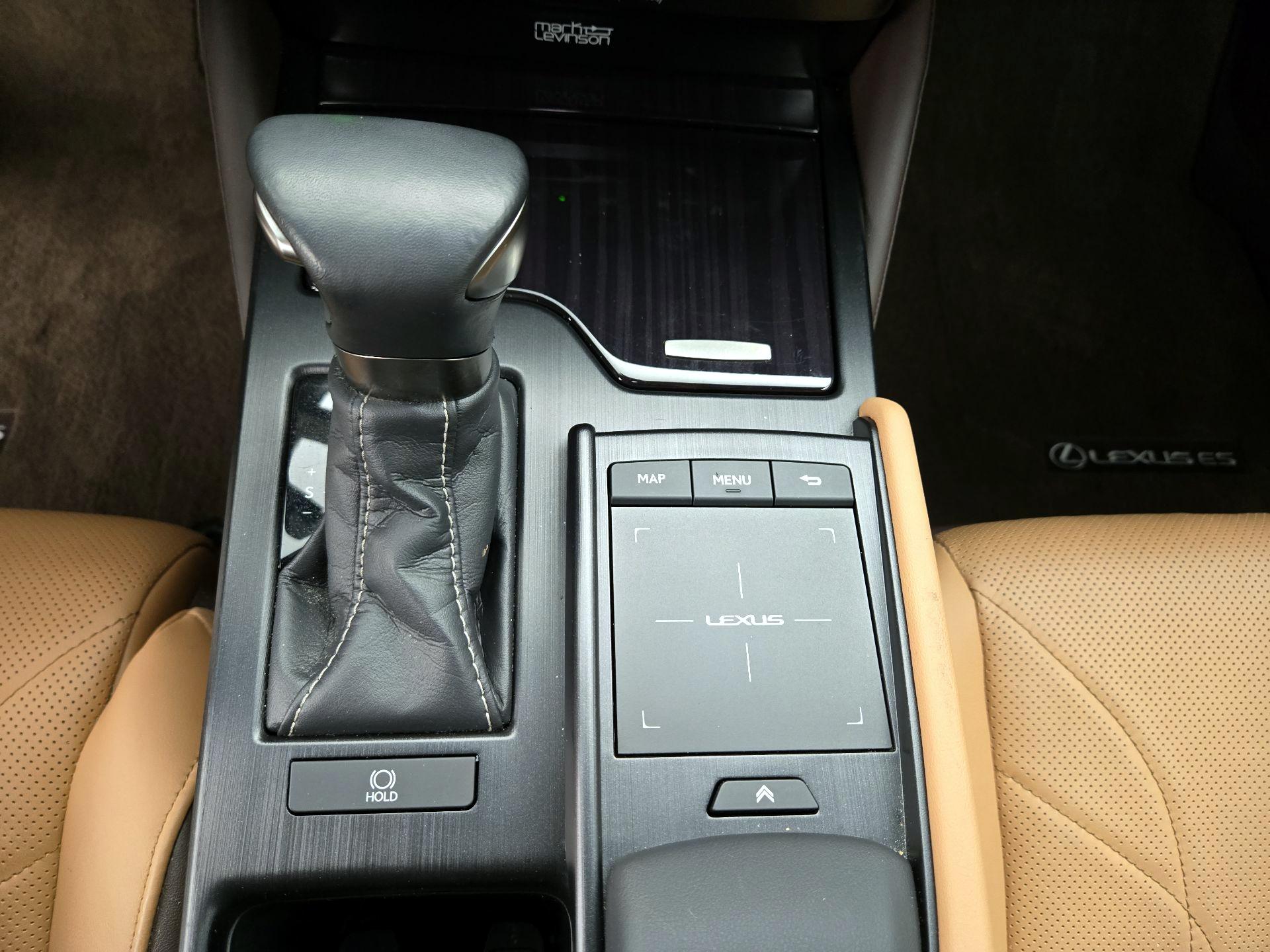 Thumbnail: 2020 Lexus ES - 18