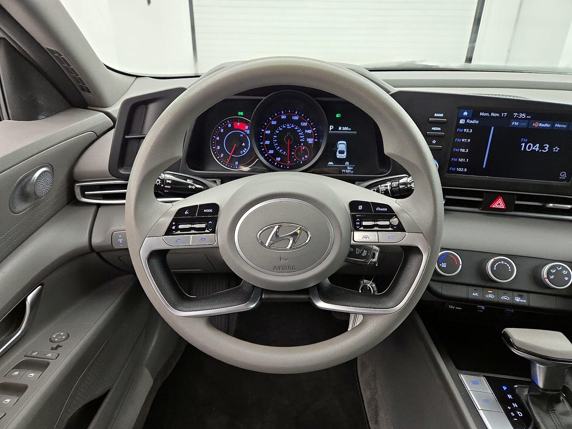 Thumbnail: 2022 Hyundai Elantra - 10