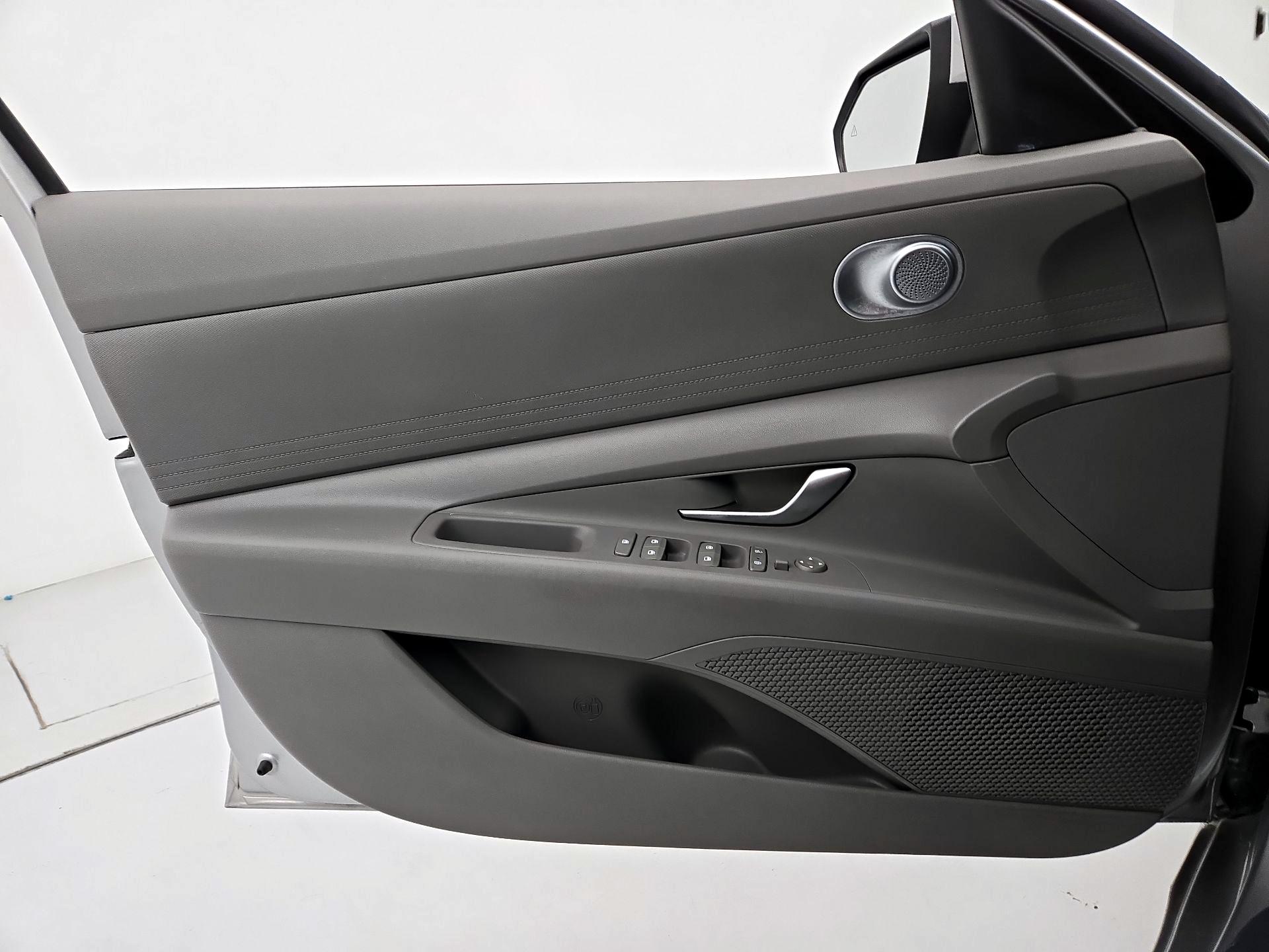 Thumbnail: 2022 Hyundai Elantra - 12