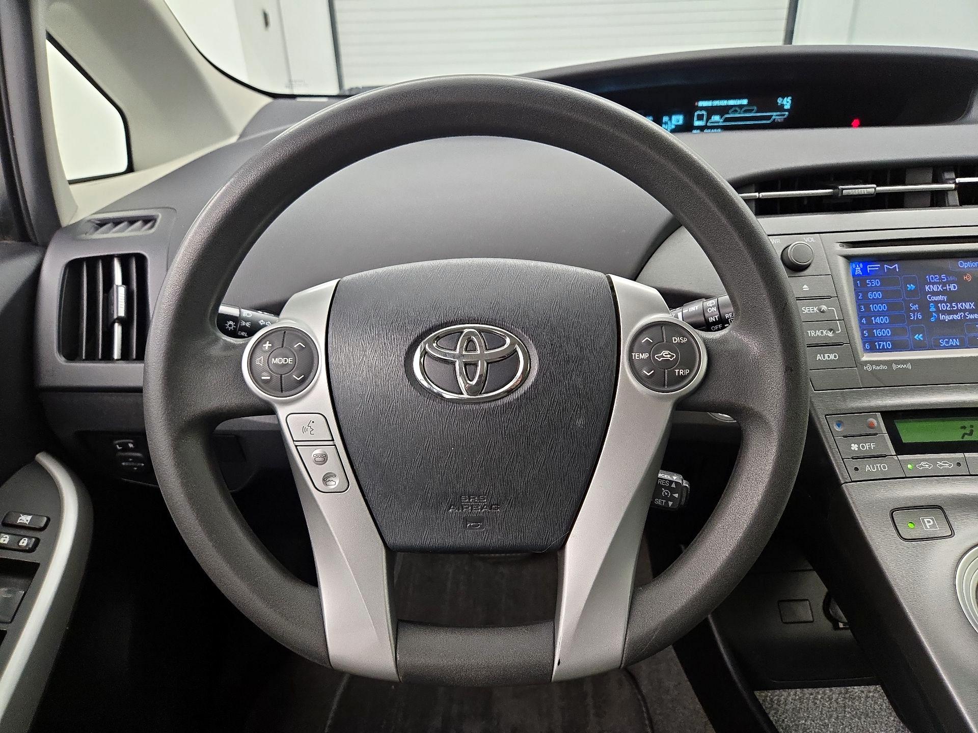 Thumbnail: 2014 Toyota Prius - 10