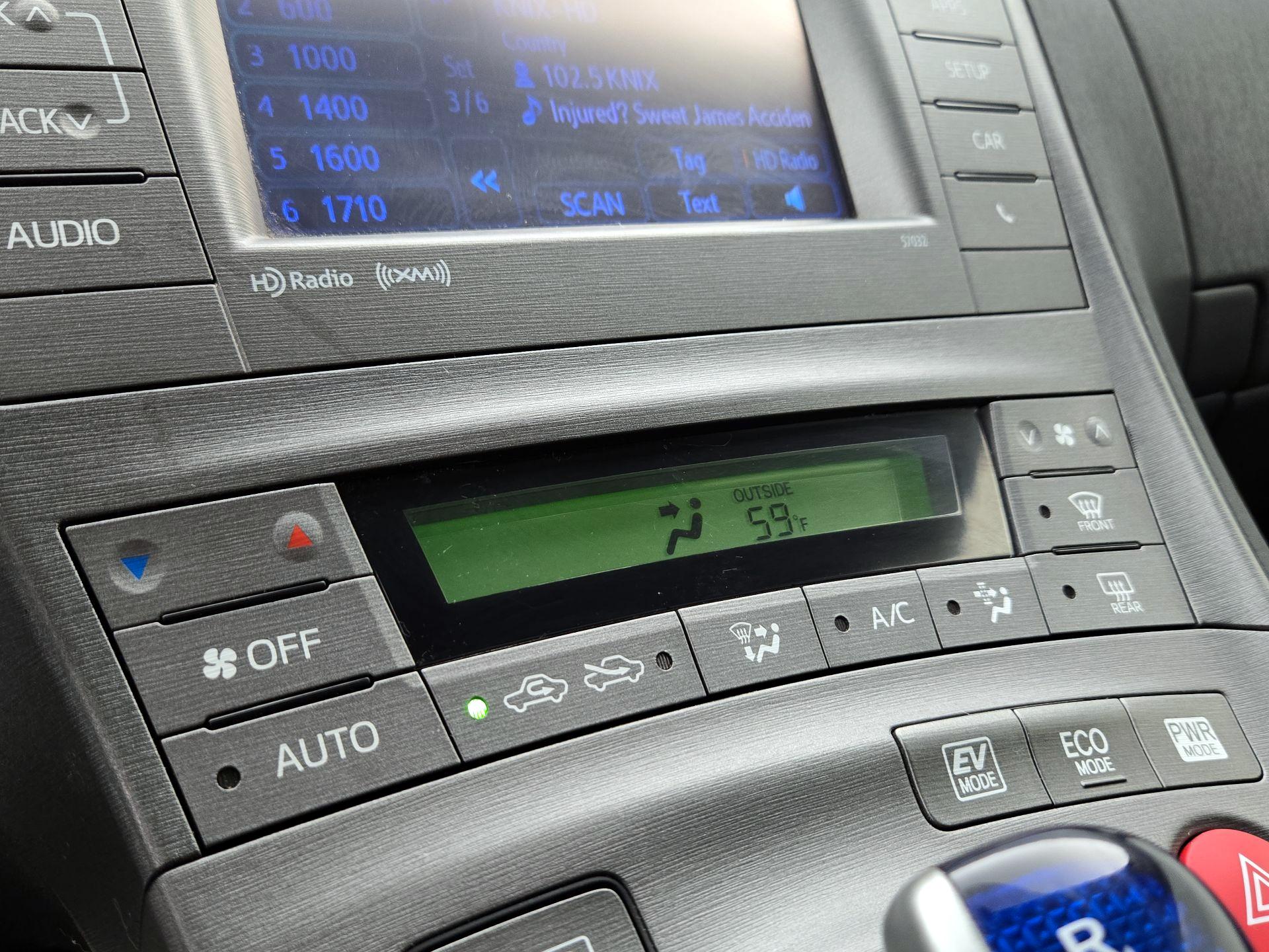 Thumbnail: 2014 Toyota Prius - 16