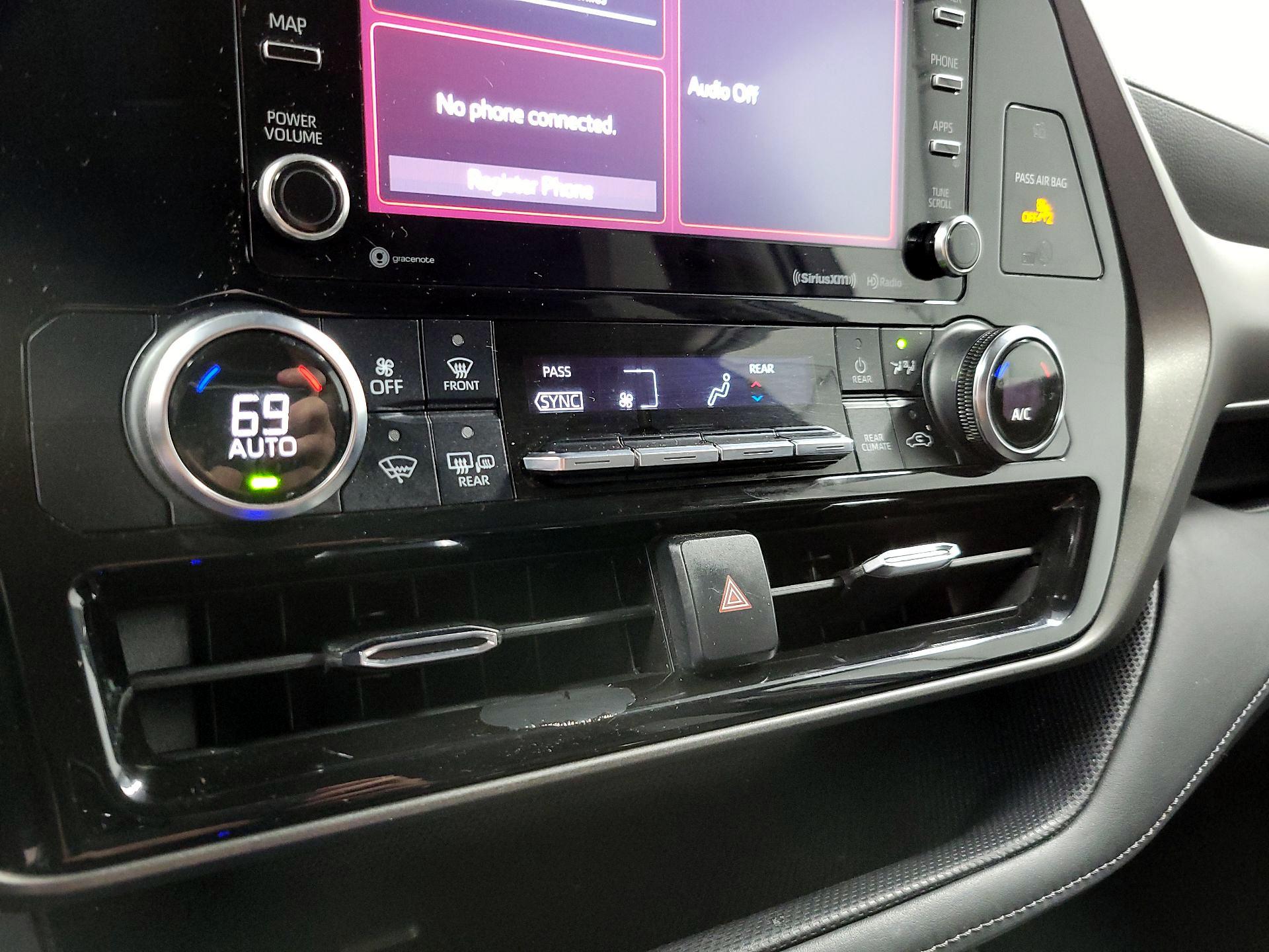 Thumbnail: 2022 Toyota Highlander - 16